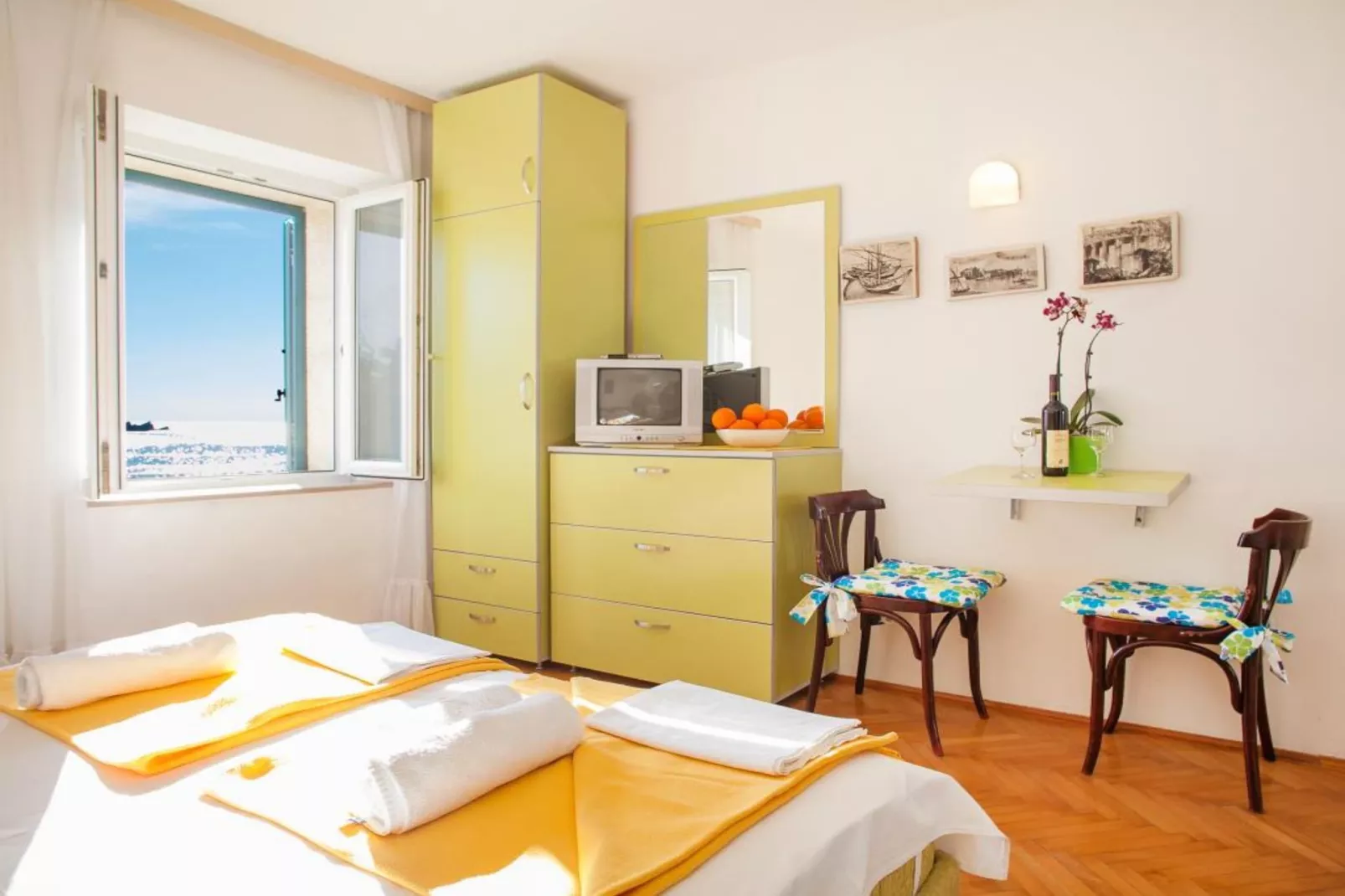 Comfortable Stay with Sea View in Petrovac - Standard Studio with Shared Balcony 1