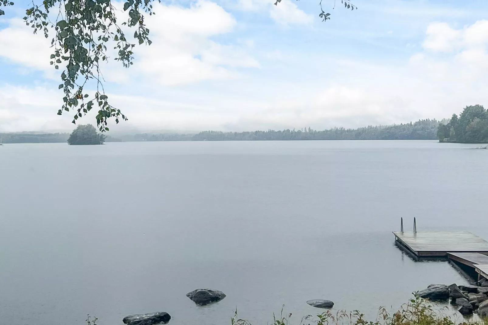 Charmant huisje aan het Sjunnaryd-meer