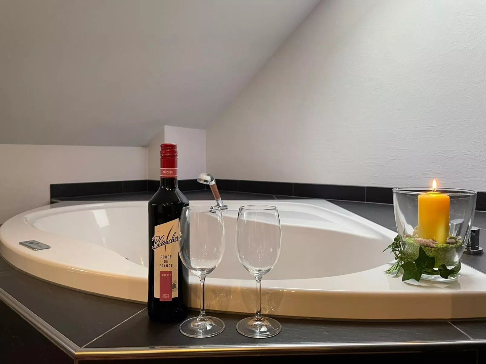 Naturnah mit Pool und Sauna