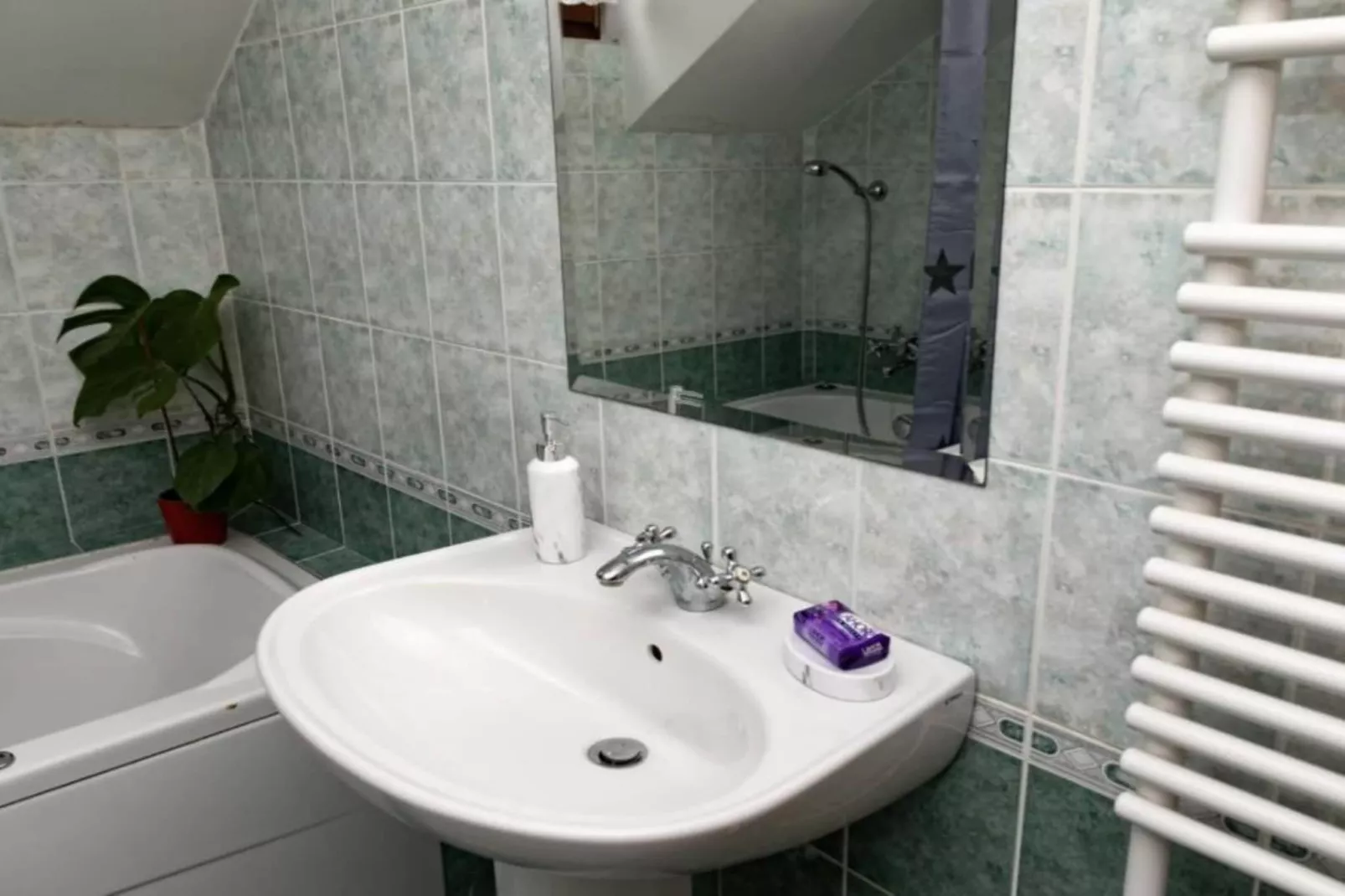 One Bedroom Magic Room (1)-Badkamer