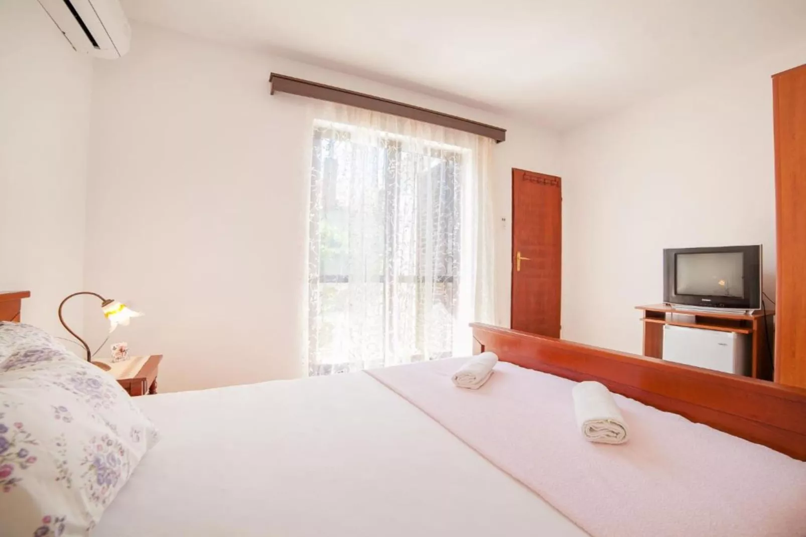 Petrovac Serenity Stay Near the Beach - Standard Double Room 2