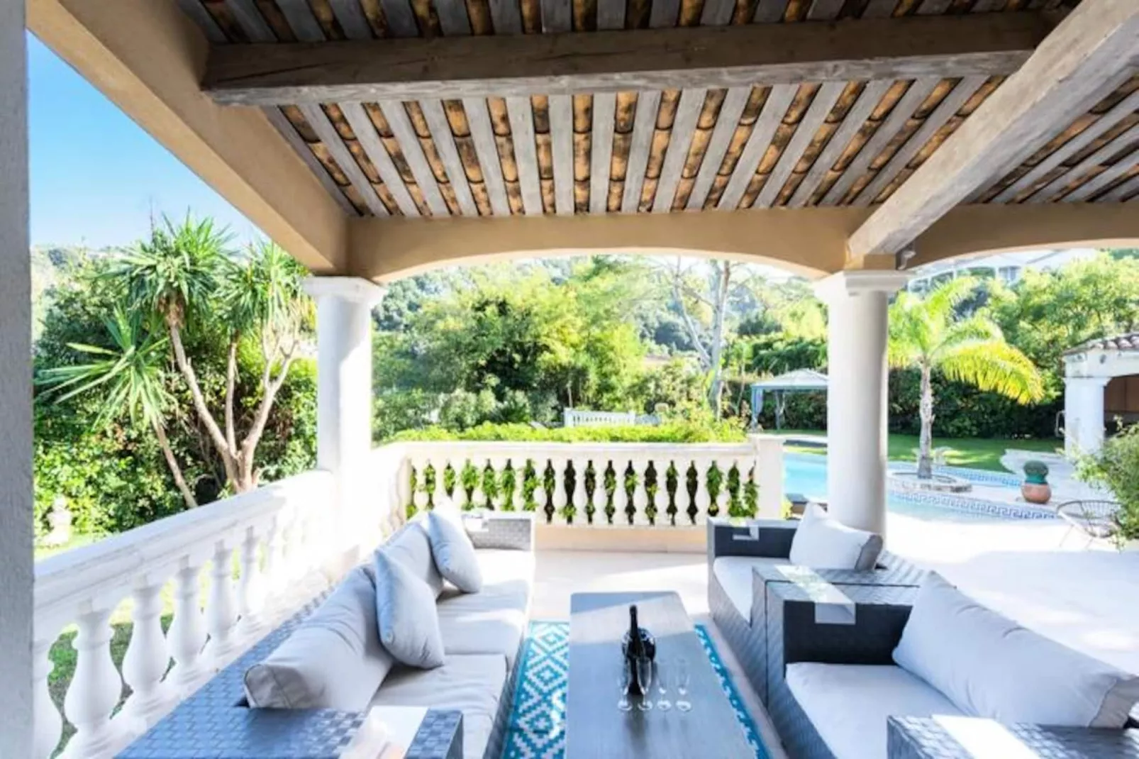 Résidence Villa 330m2, 6 Chambres, Piscine Chauffée Jacuzzi