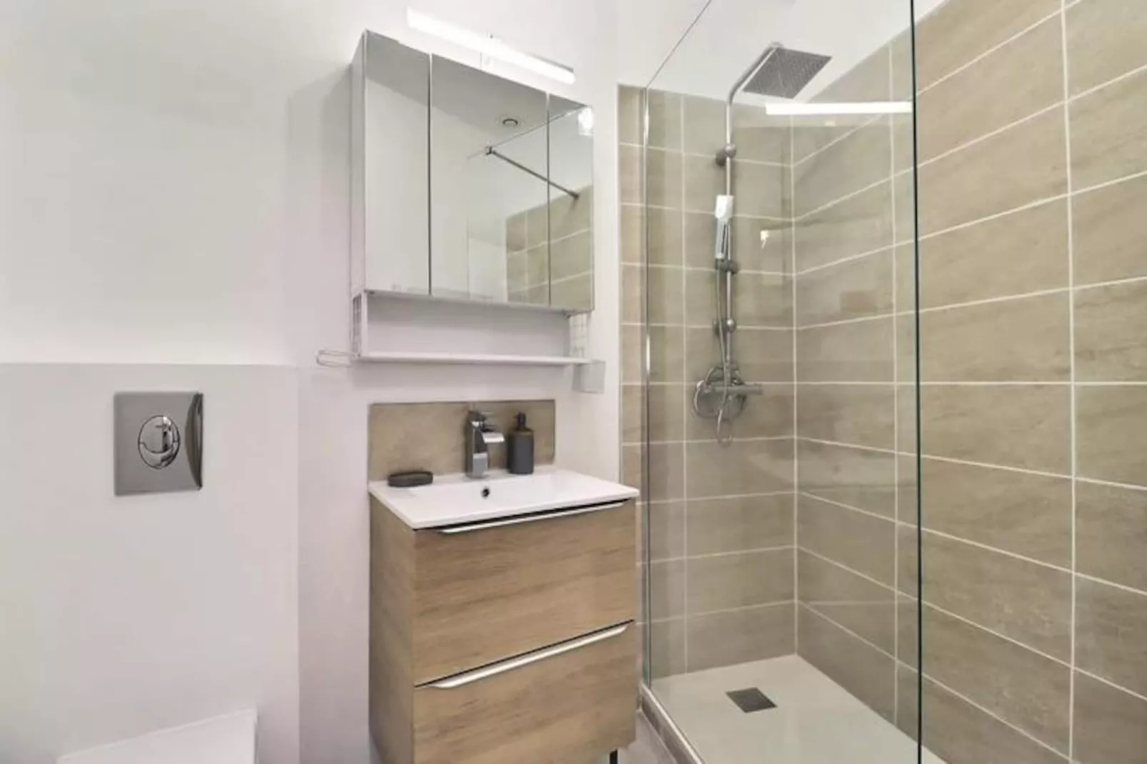 Nuance Arl&eacute;sienne &ndash; &eacute;l&eacute;gance & Confort En Centre-ville