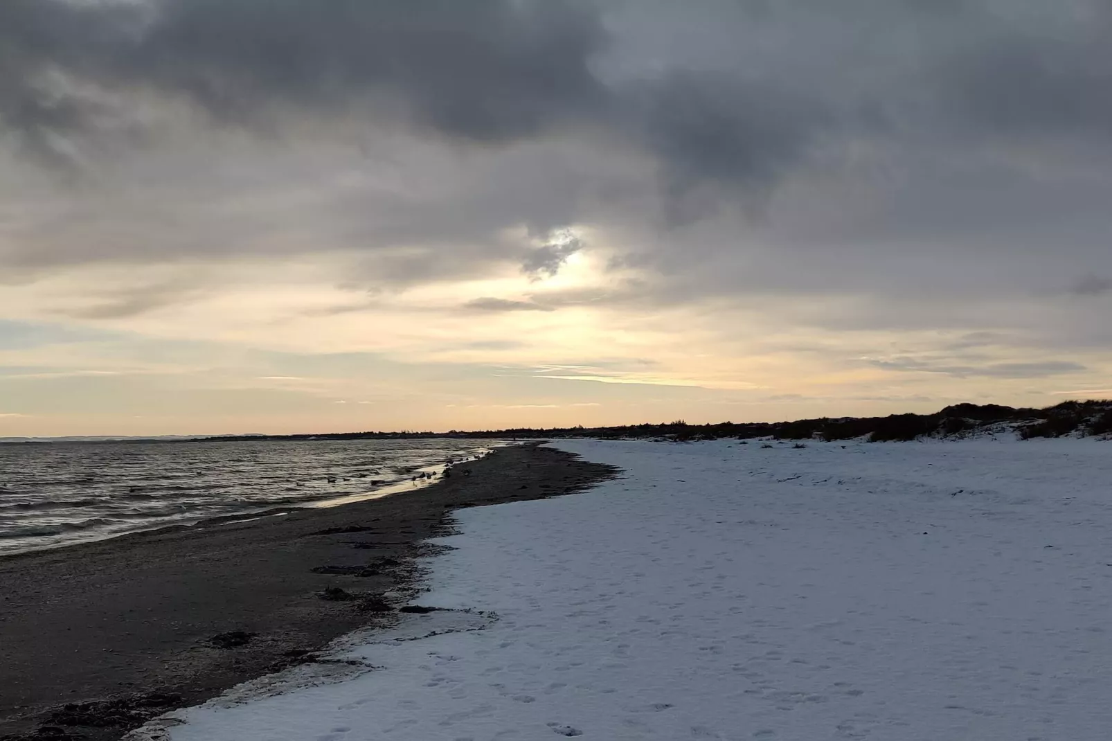 Idyllisch strandverblijf in Albaek-Waterzicht