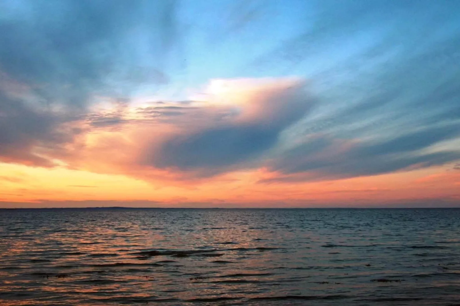 Luxe zwembadvilla bij zee -- By Traum Ferienwohnungen-Waterzicht