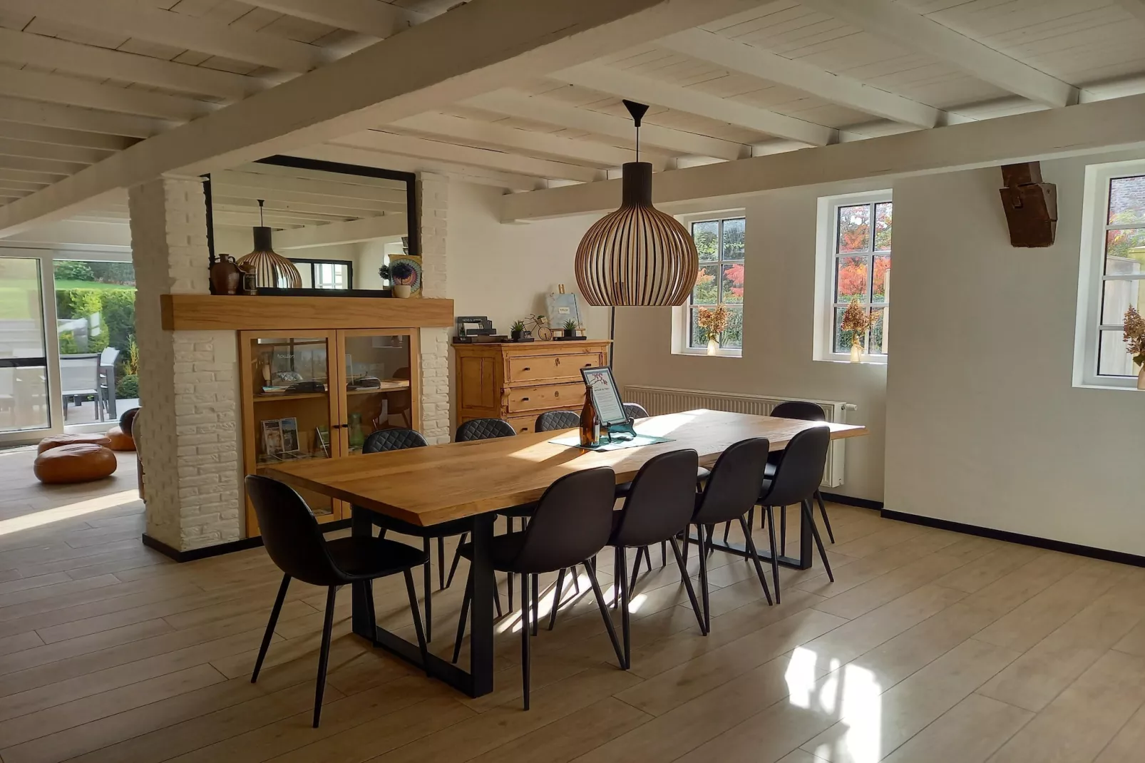 Maison Au Trieu-Eetkamer