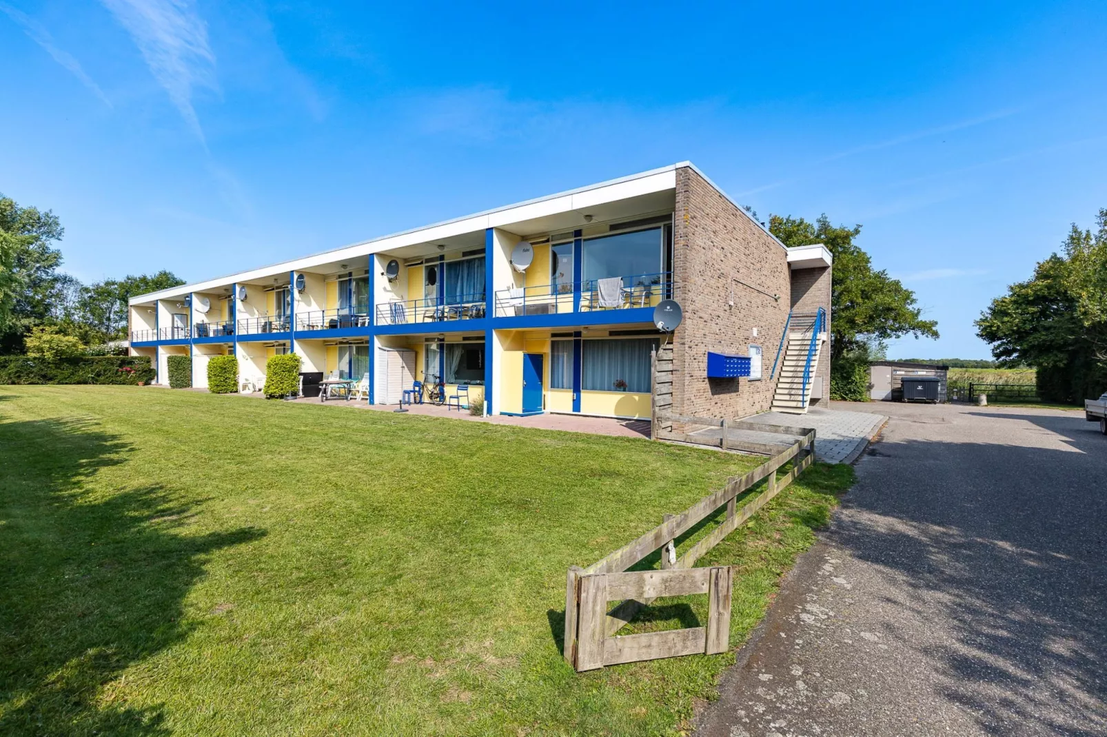 Appartement Burg van Woelderenlaan-Buitenkant zomer