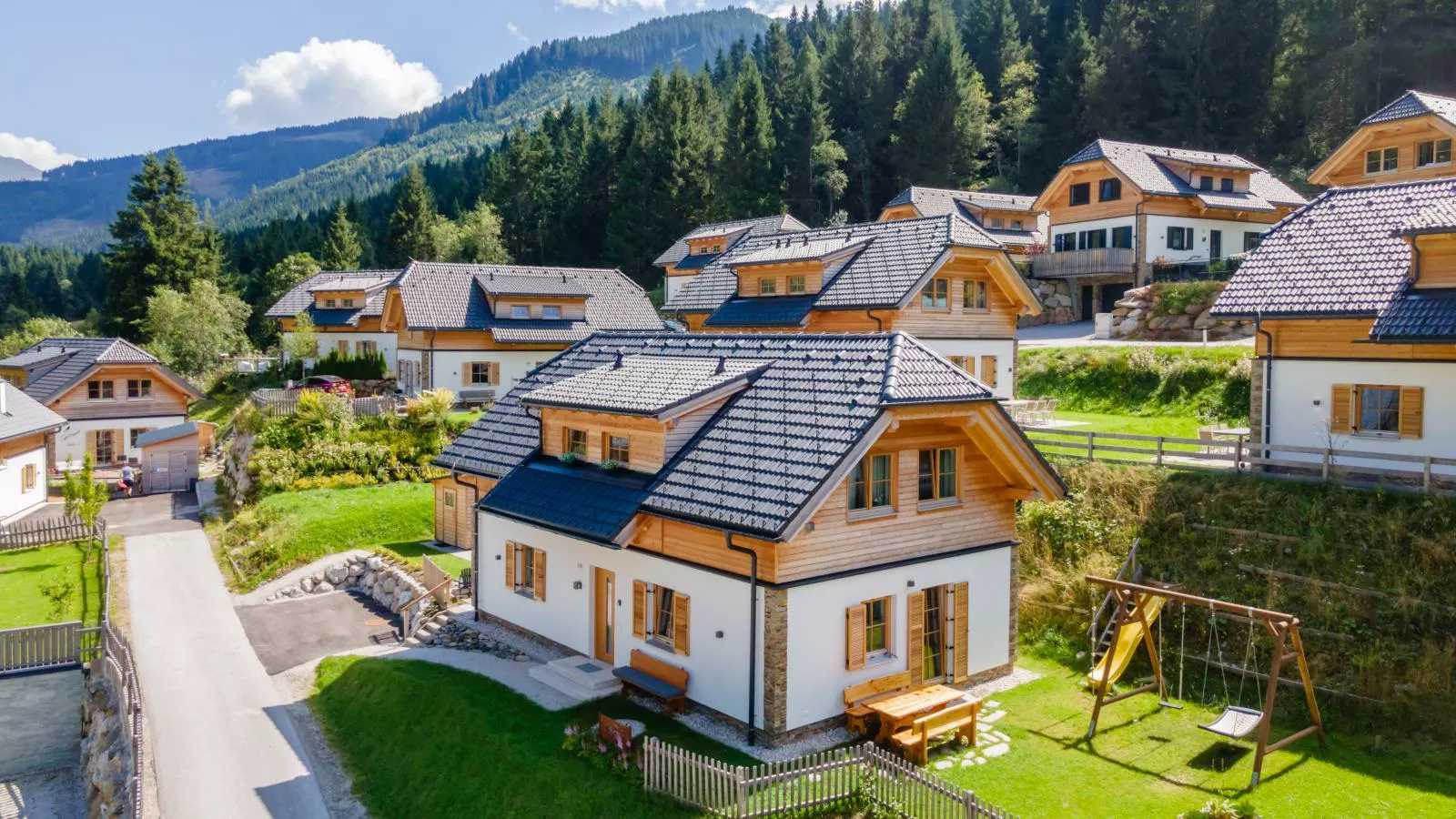 Alpenjoy Lodge-Buitenkant zomer