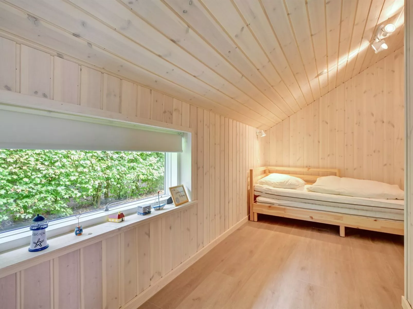 "Regni" - 300m to the fjord-Binnen