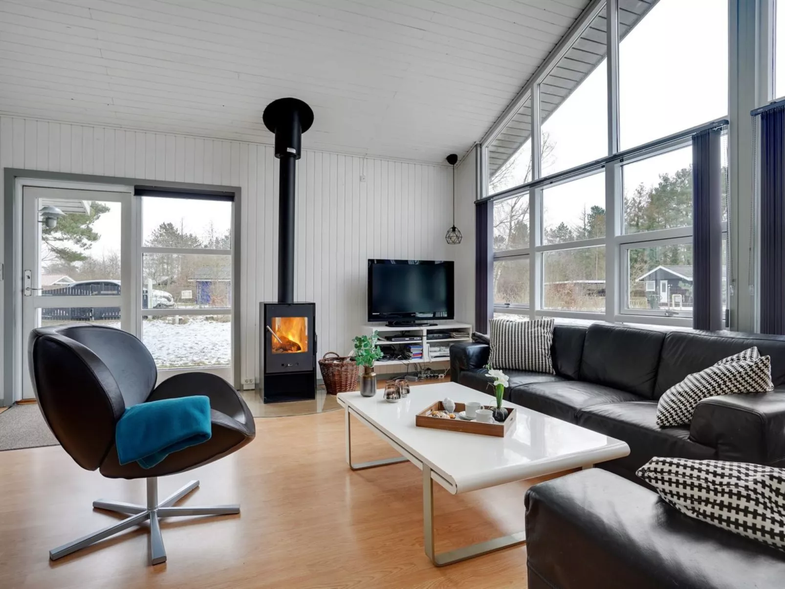 "Aiden" - 300m from the sea-Binnen