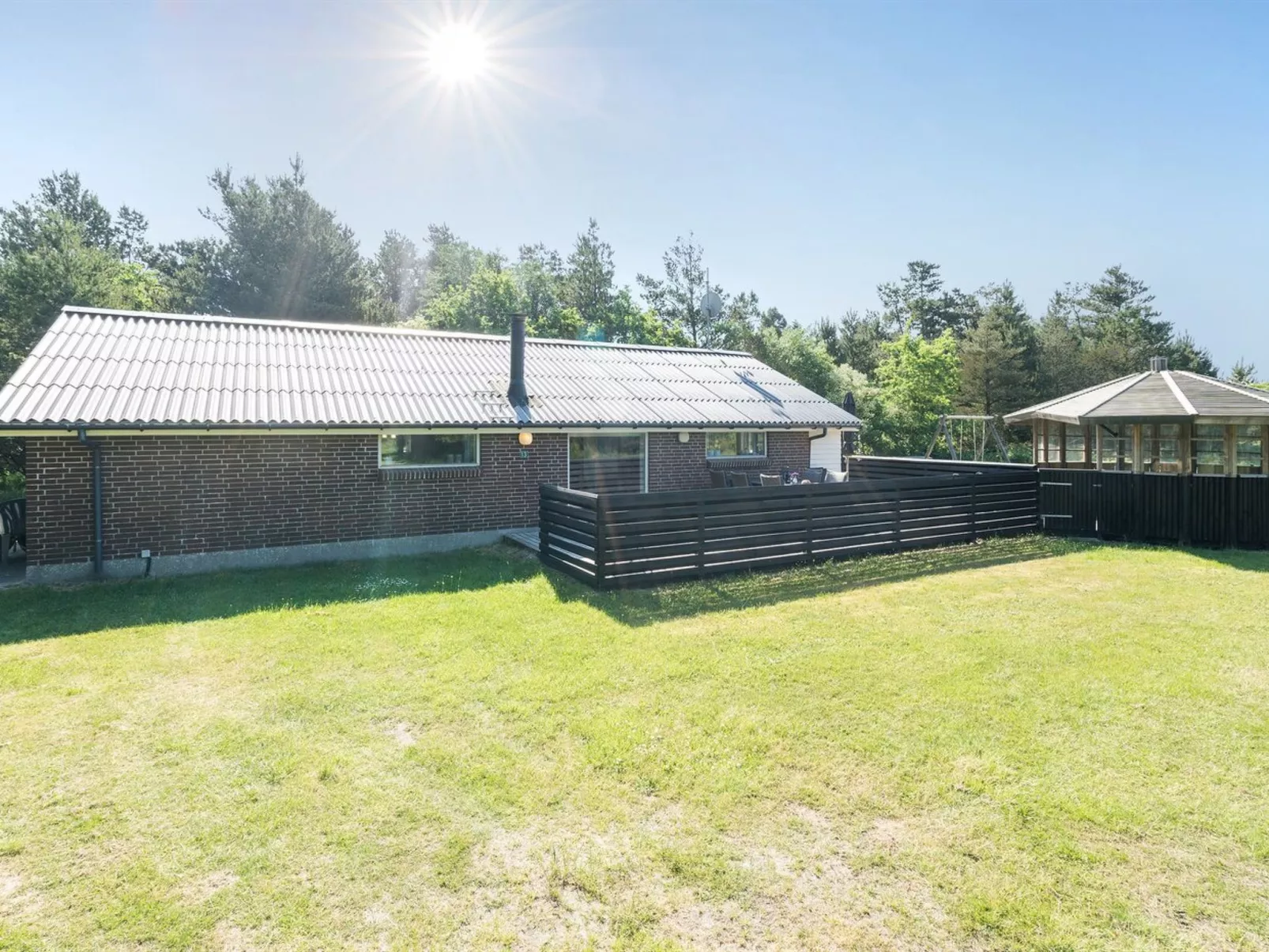 "Elinbjörn" - 1km from the sea-Buiten