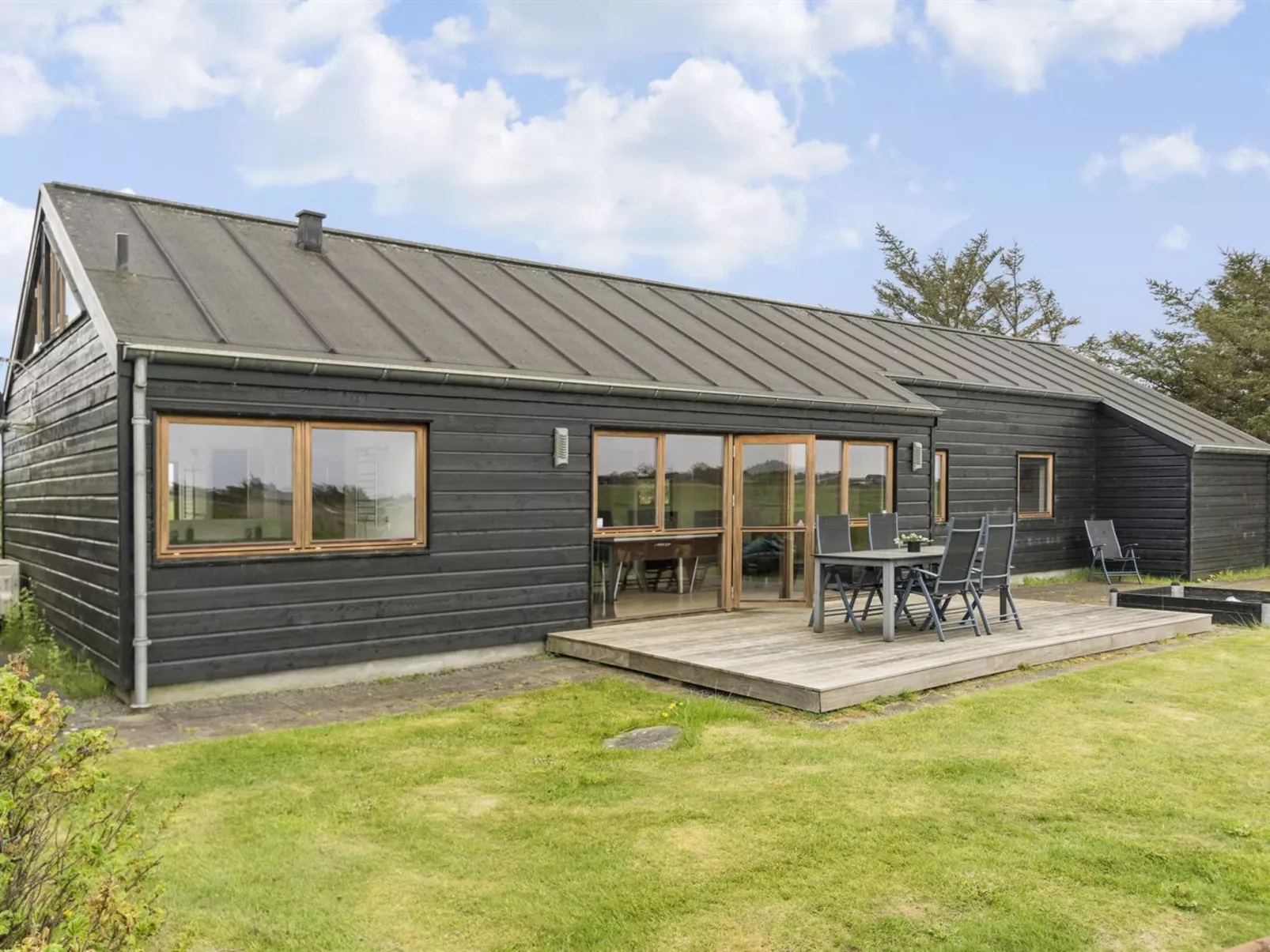 "Ilmatar" - 650m from the sea-Buiten