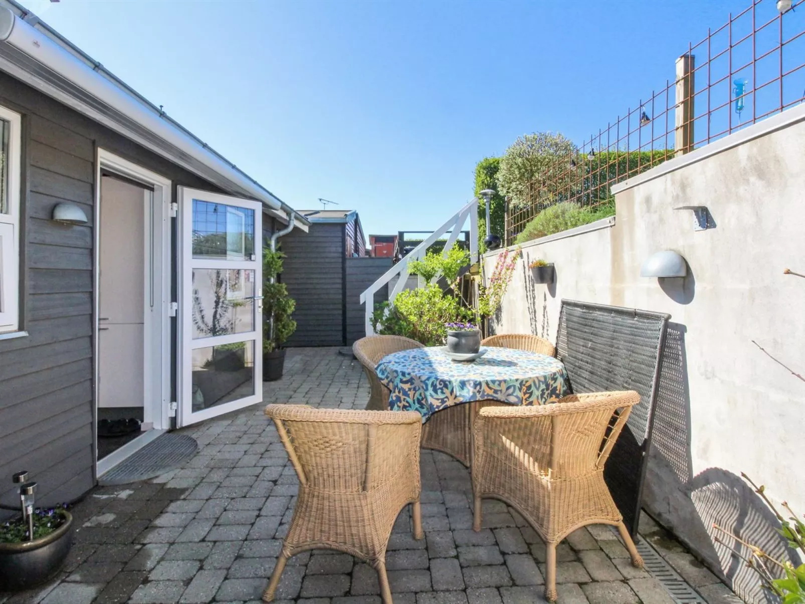 "Grim" - 5m from the sea-Buiten