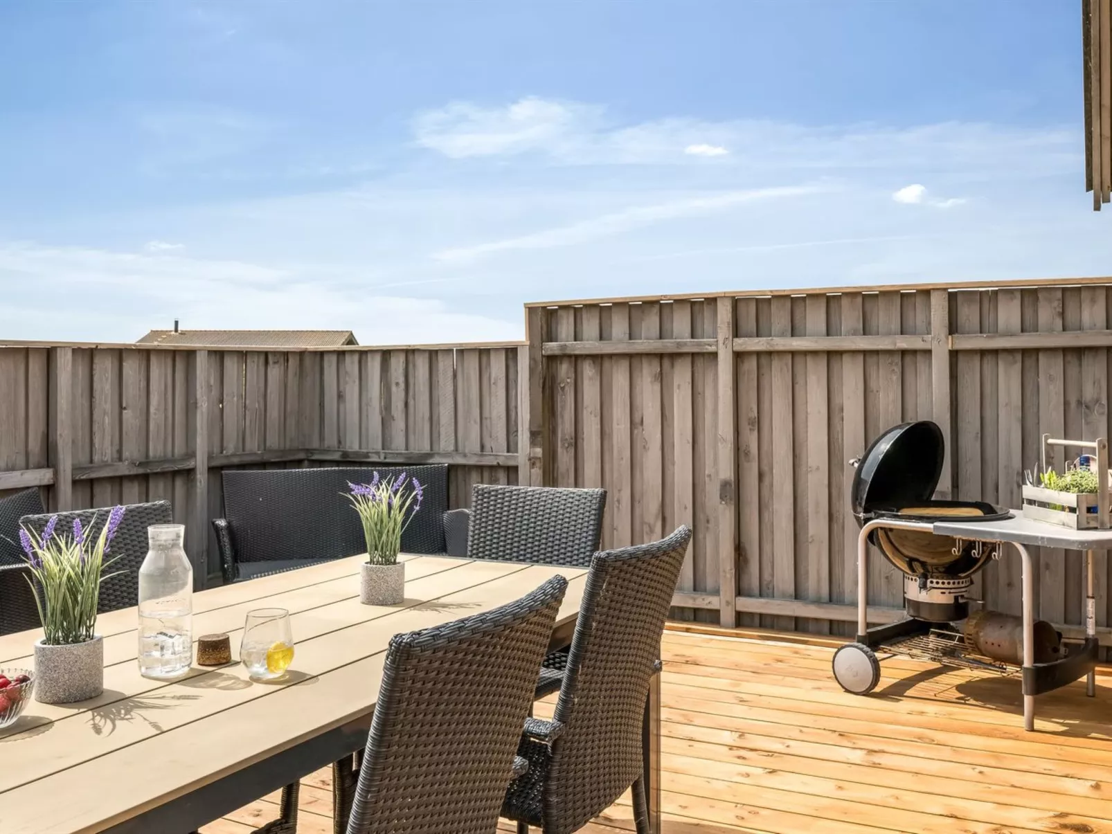 "Dina" - 200m to the fjord-Buiten