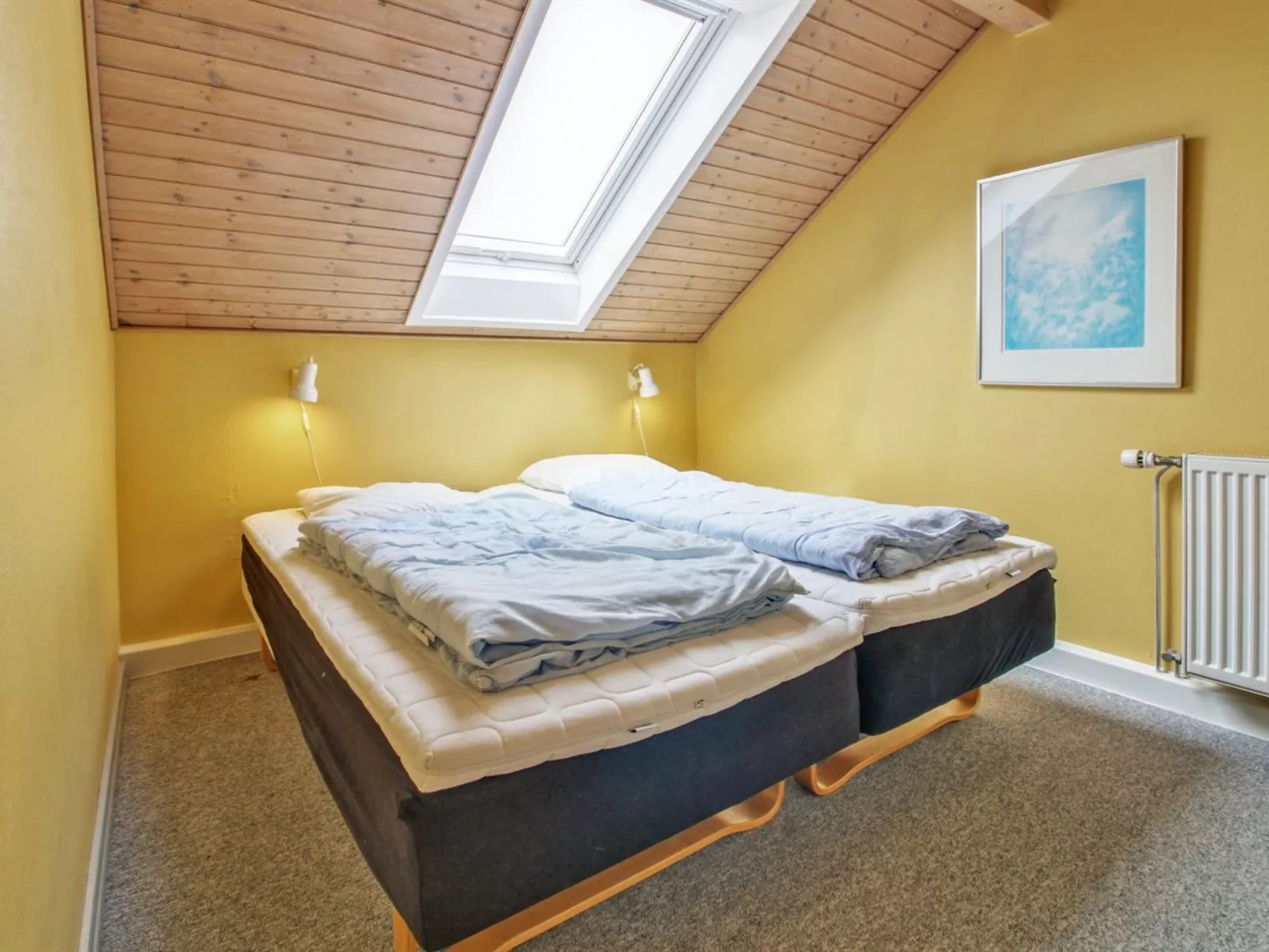 "Rebus" - 2.3km from the sea - Binnen