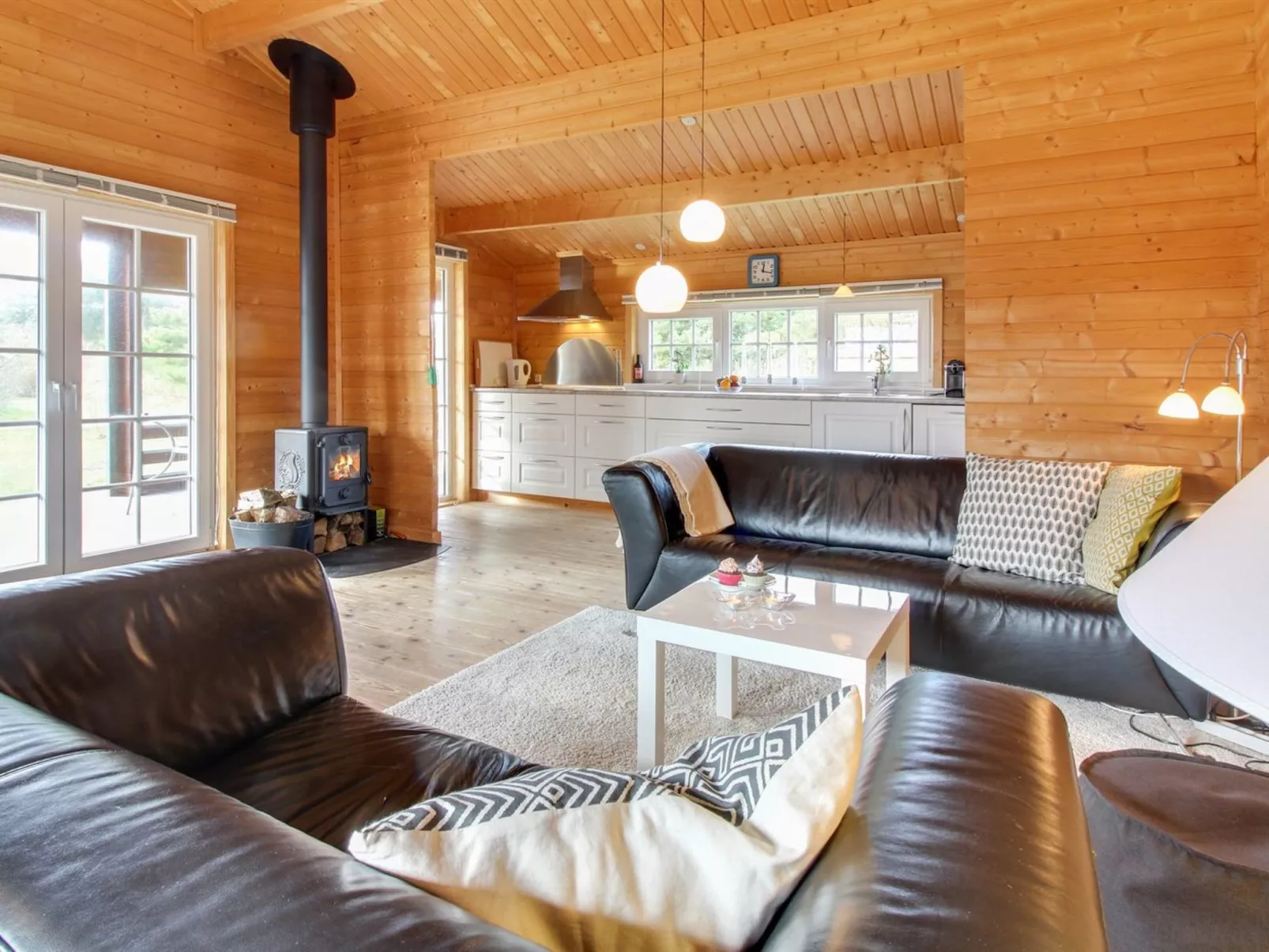 "Ulvi" - 300m to the fjord-Binnen