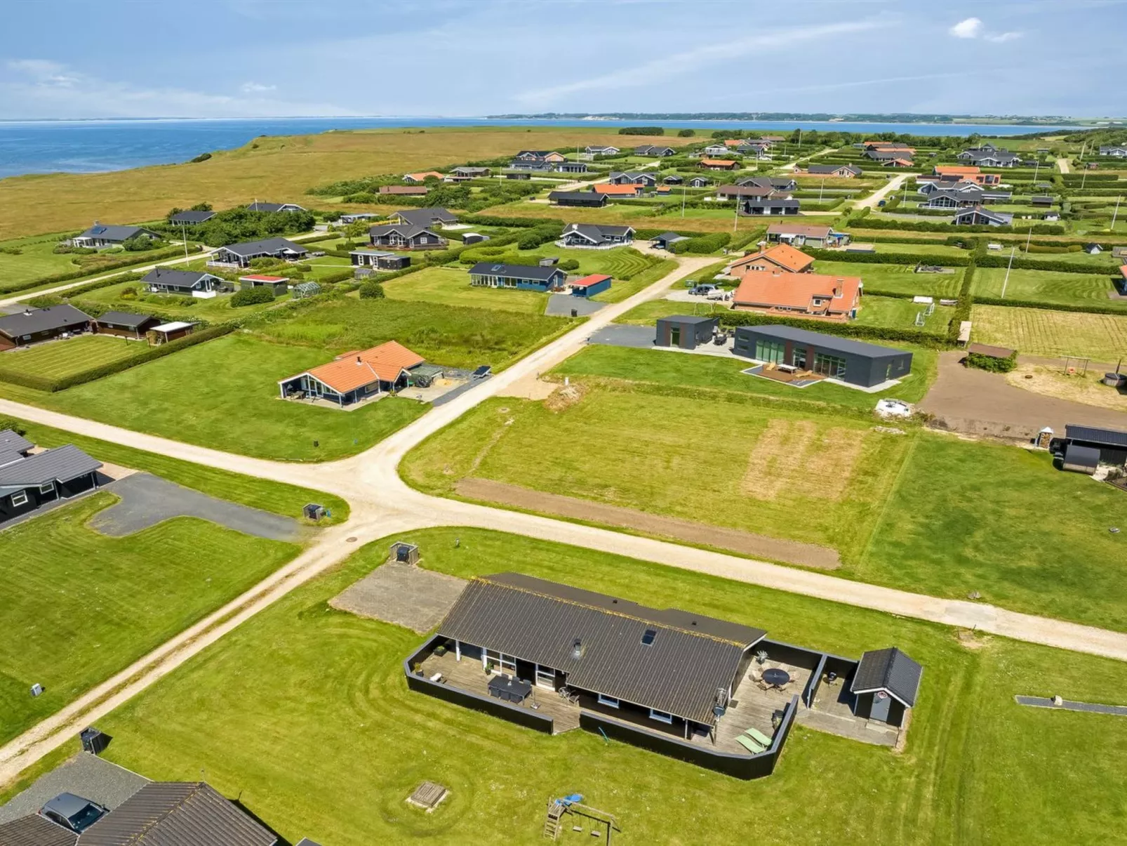 "Samuil" - 300m to the fjord-Buiten