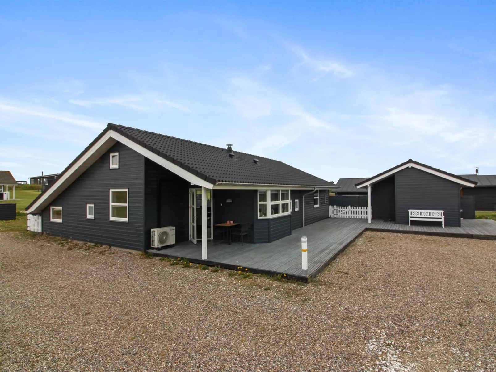 "Anett" - 400m from the sea-Buiten