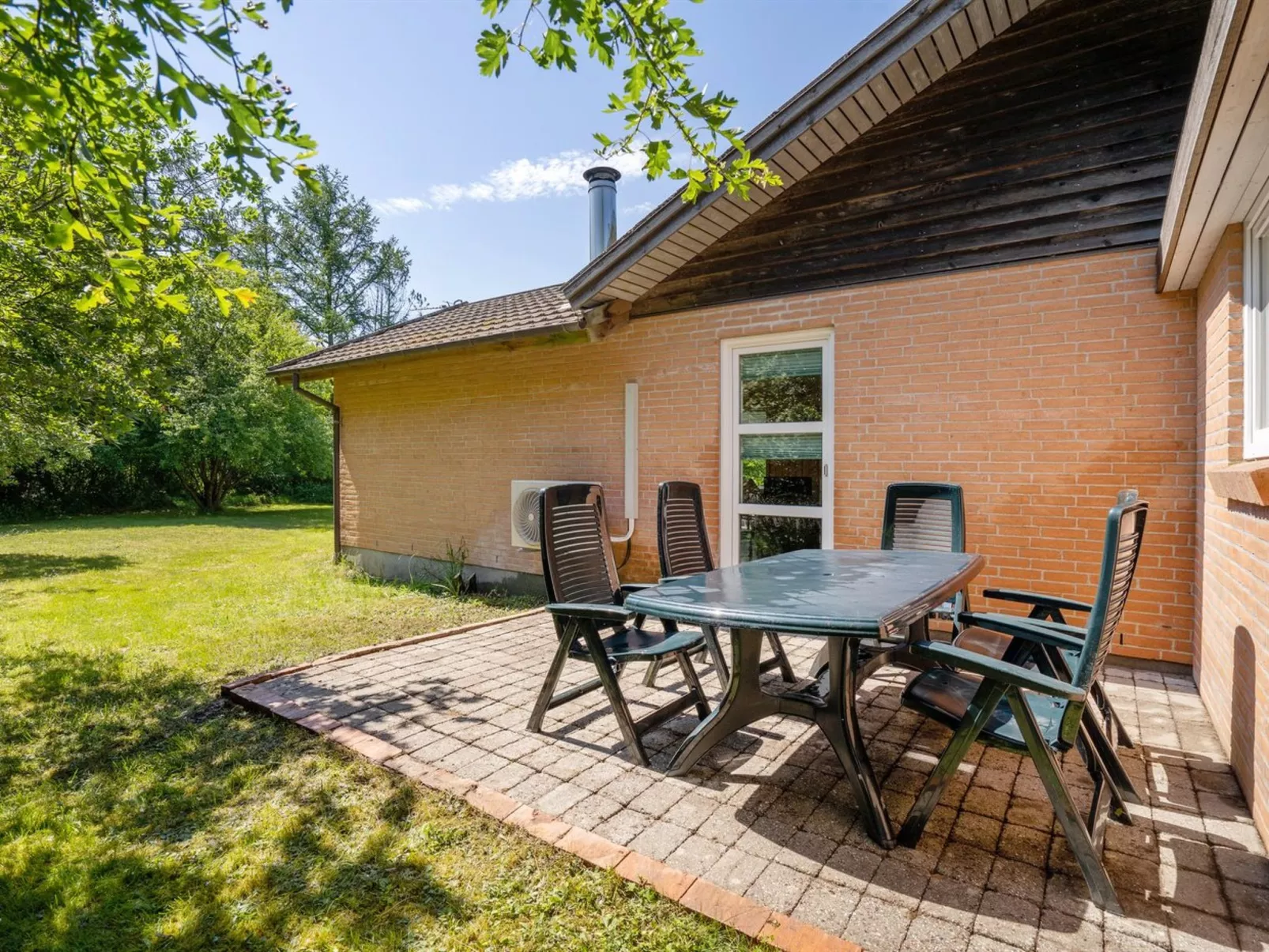 "Tille" - 700m to the fjord-Buiten