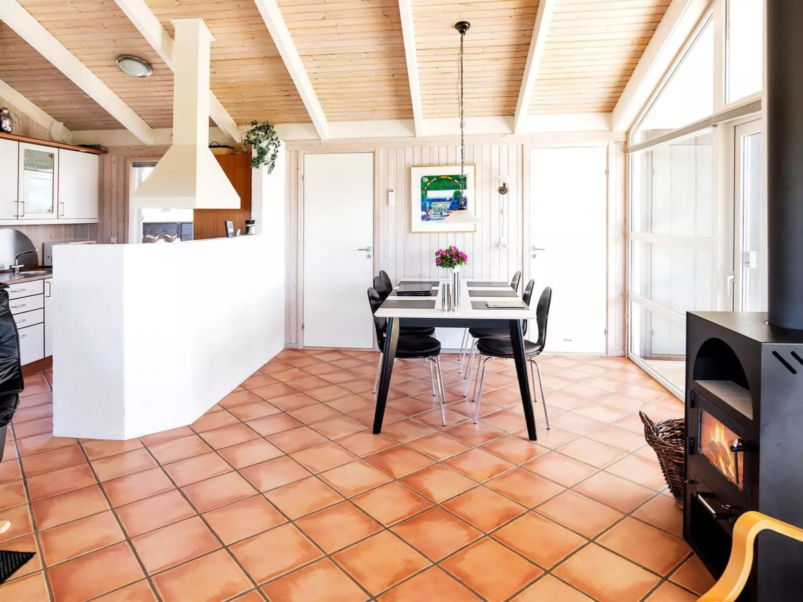 "Elvie" - 200m from the sea-Binnen