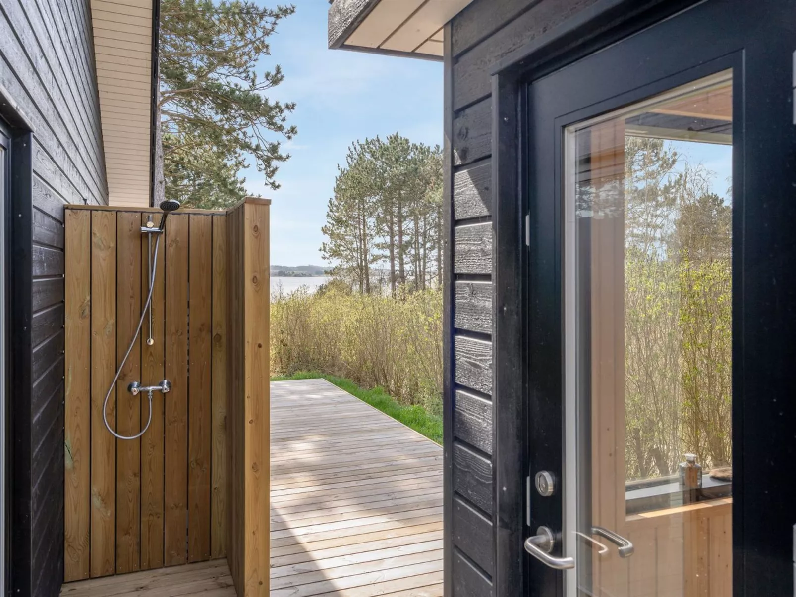 "Haley" - 150m from the sea-Buiten