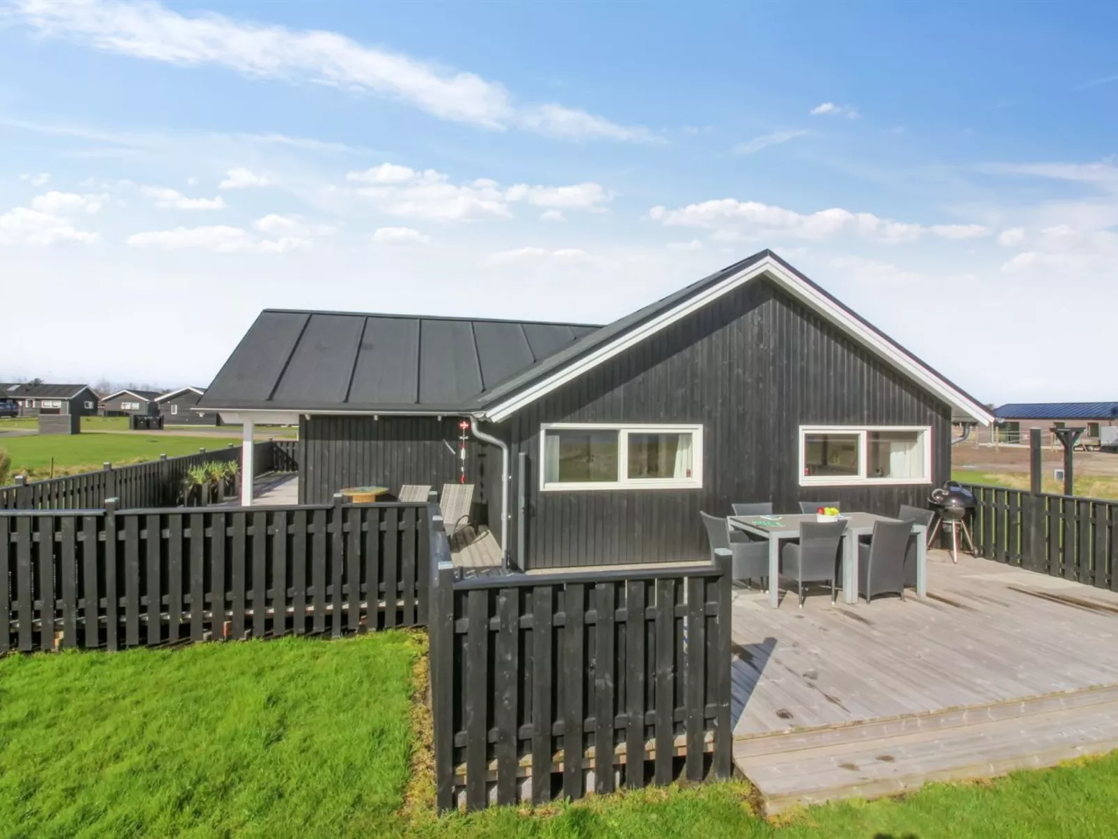 "Mirkka" - 1.5km from the sea-Buiten