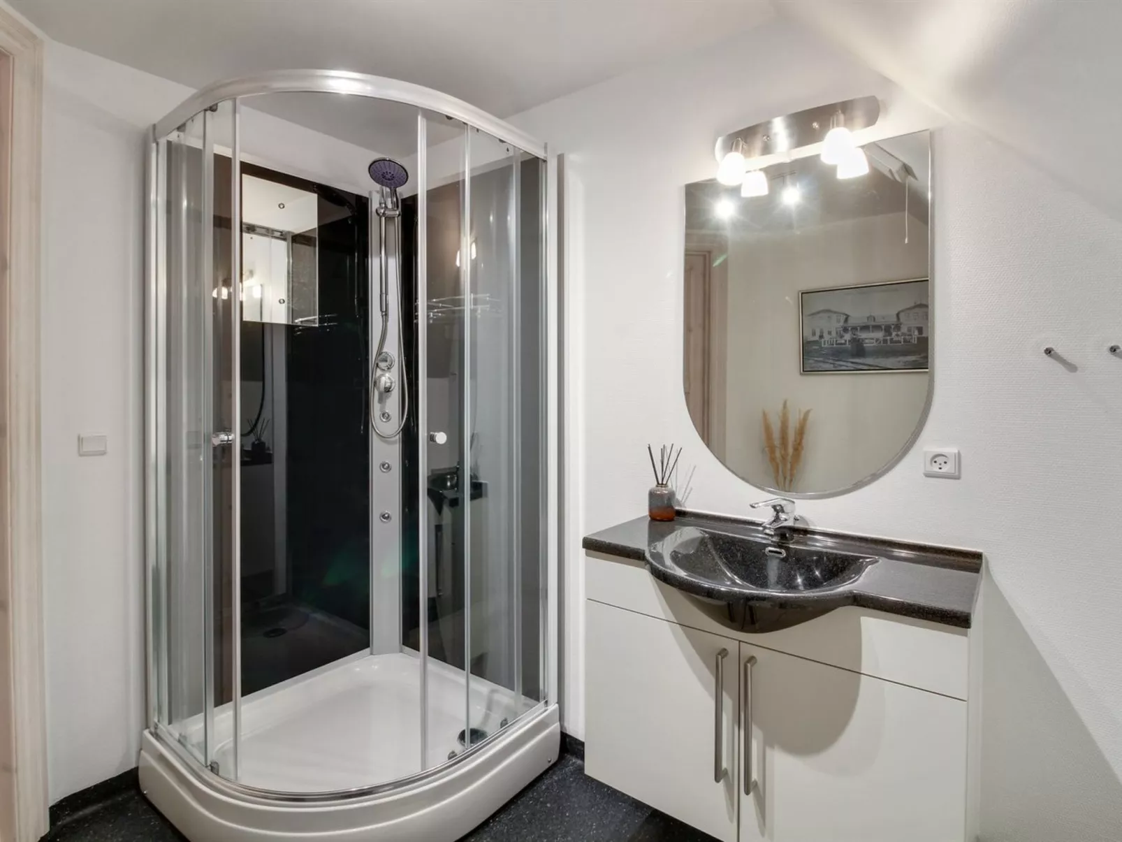 "Deljan" - 3.5km from the sea-Binnen