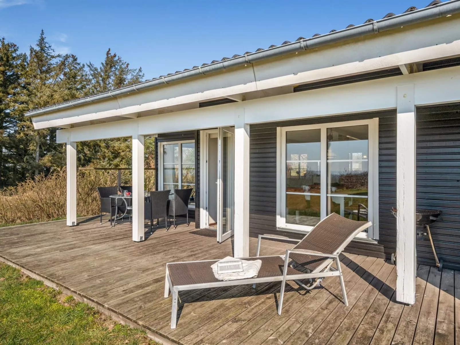 "Bjart" - 50m to the fjord-Buiten