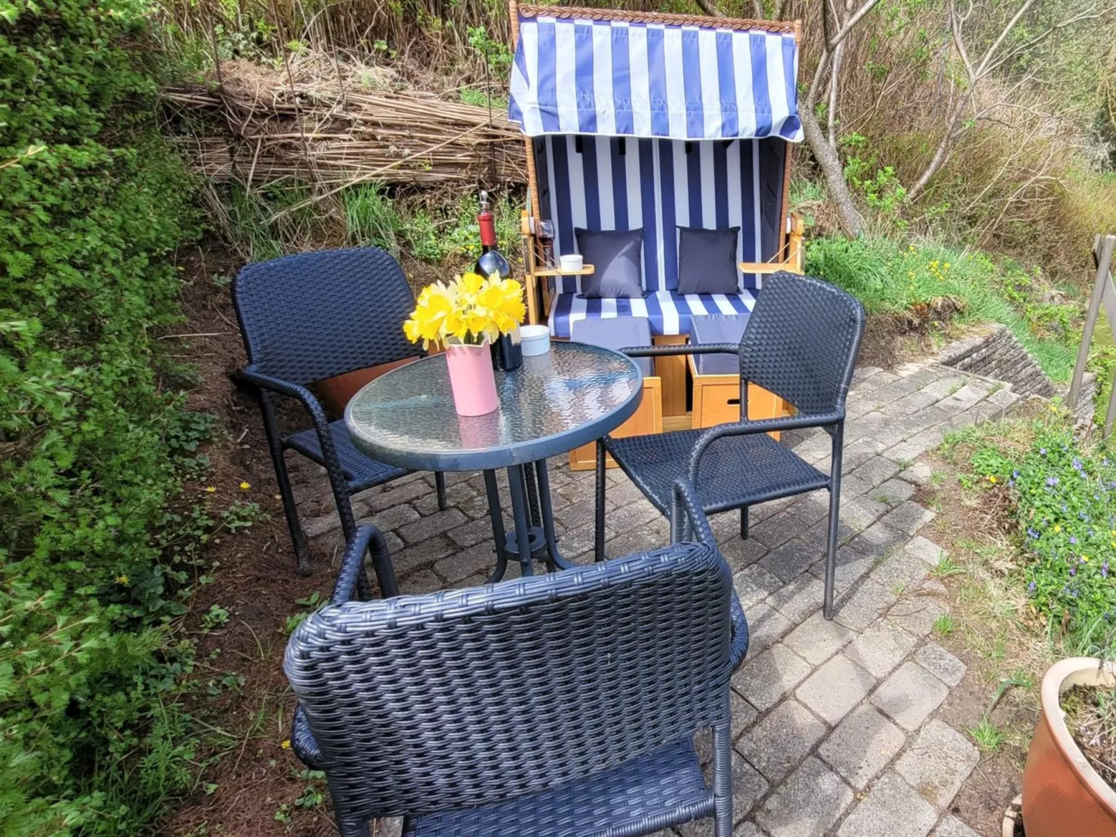 "Haraldina" - 350m to the fjord-Buiten