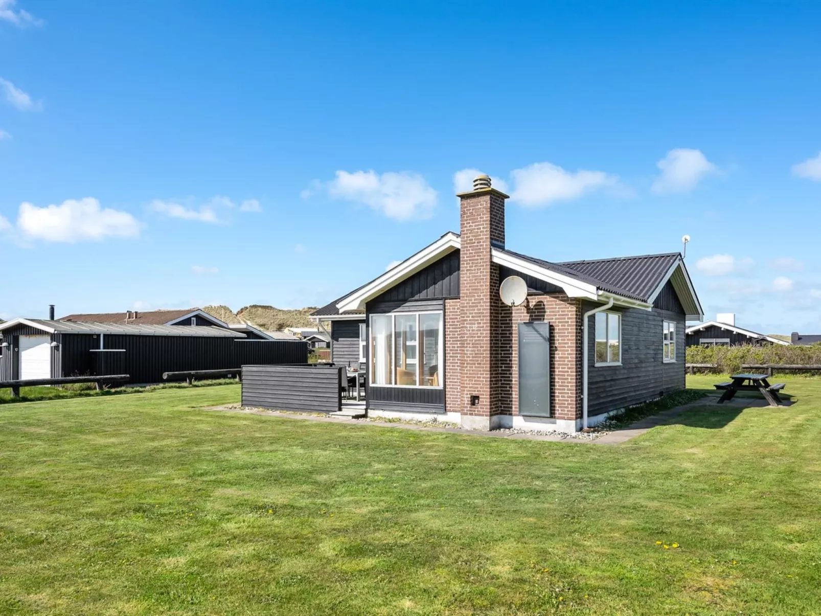 "Evely" - 300m from the sea-Buiten