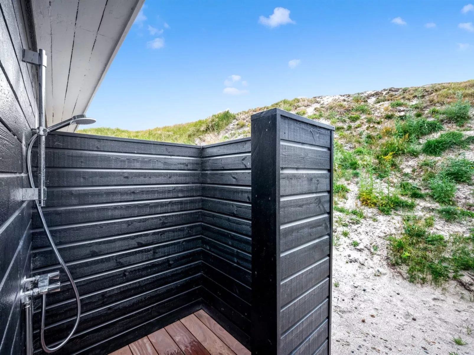 "Jamie" - 200m from the sea-Buiten