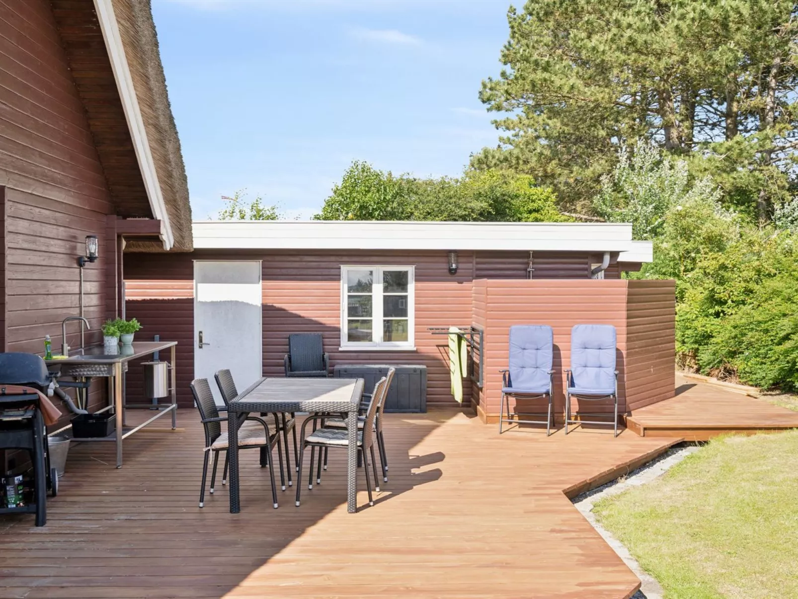 "Ginnie" - 300m from the sea-Buiten