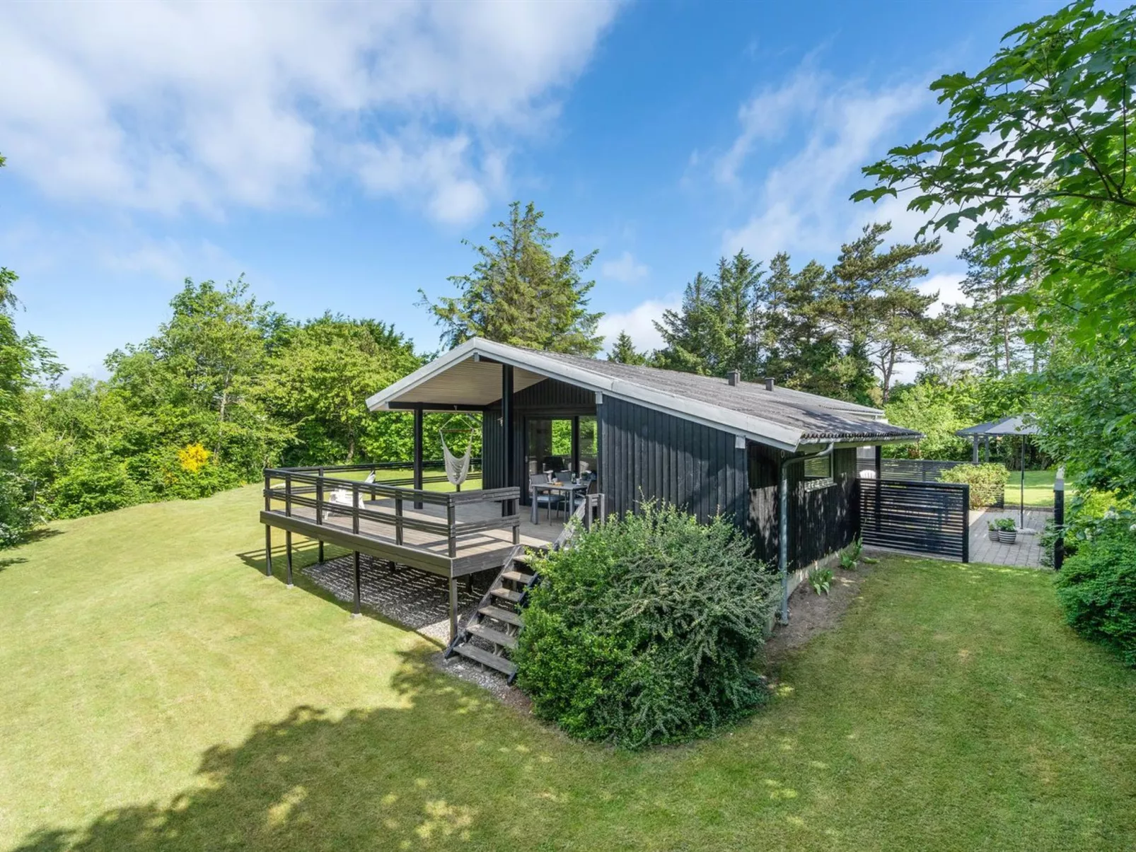 "Angantir" - 700m to the fjord-Buiten