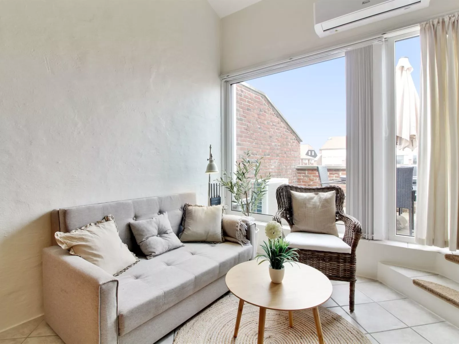 "Ulpu" - 500m from the sea-Binnen