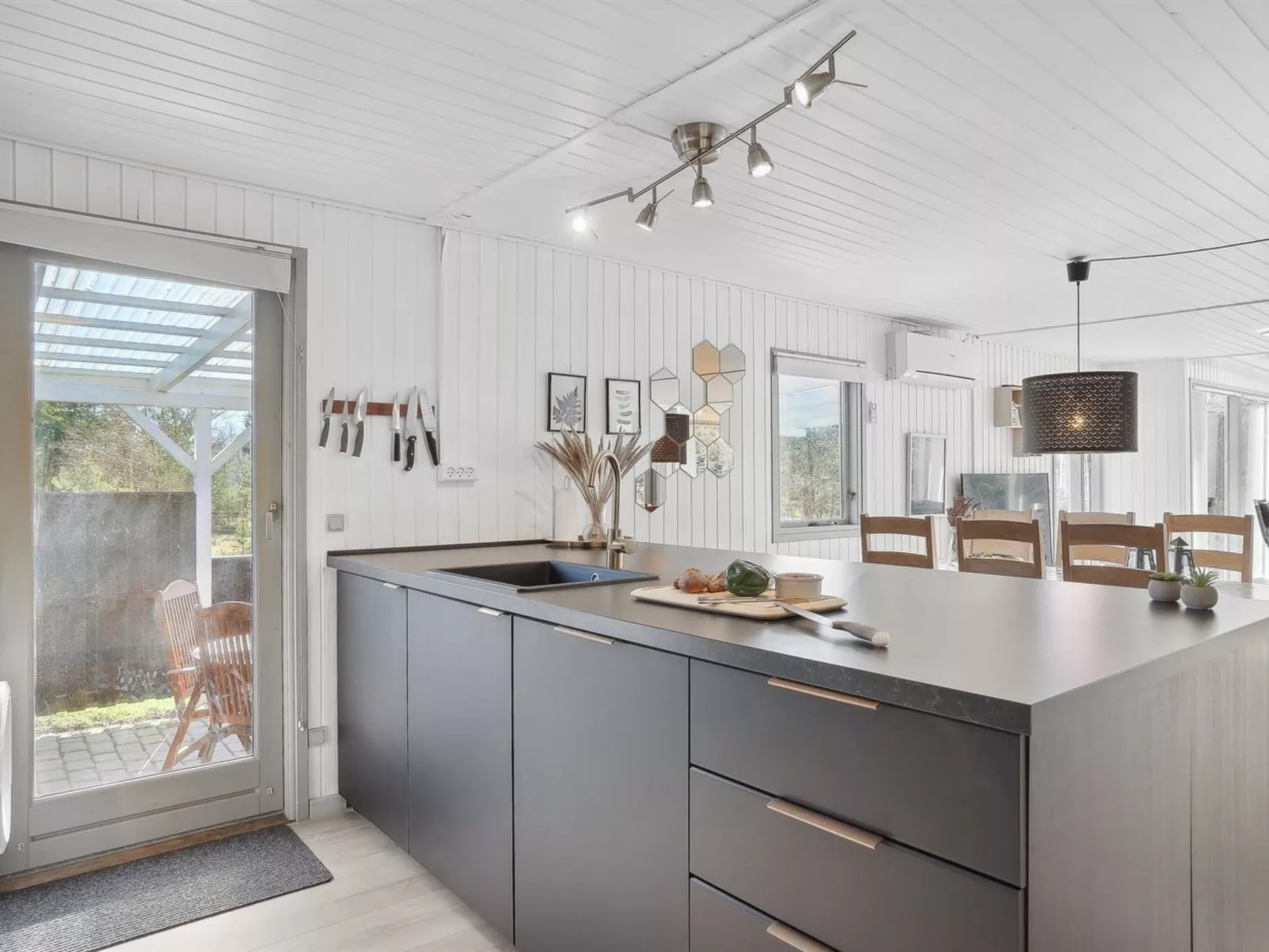 "Tarja" - 150m from the sea-Binnen