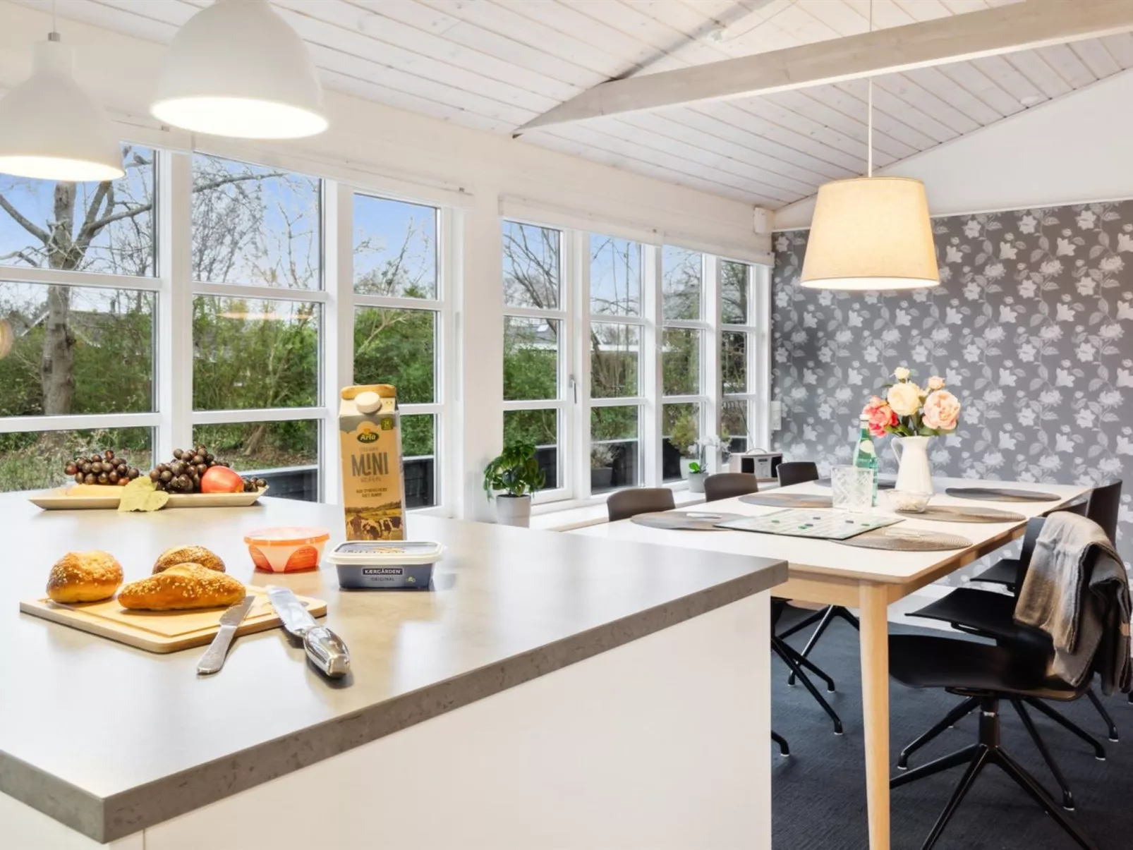 "Mahalia" - 300m from the sea-Binnen