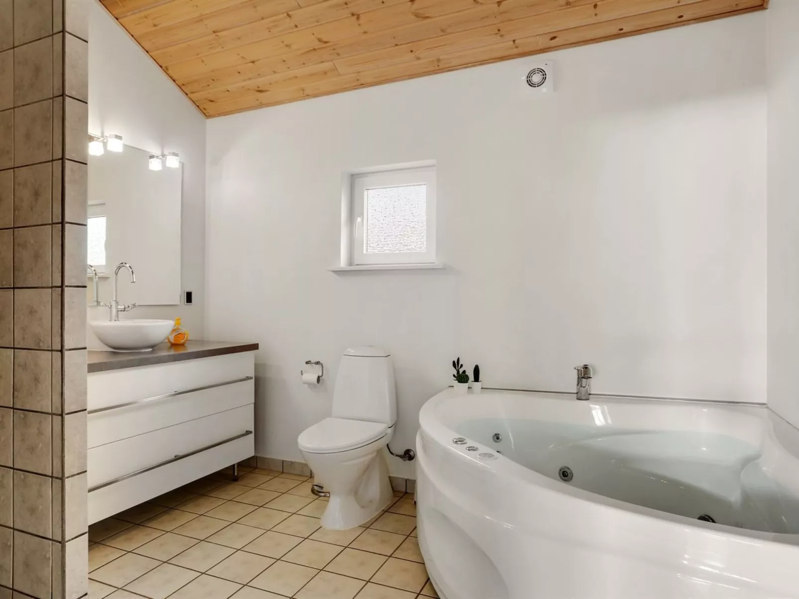 "Lirim" - 50m from the sea-Binnen