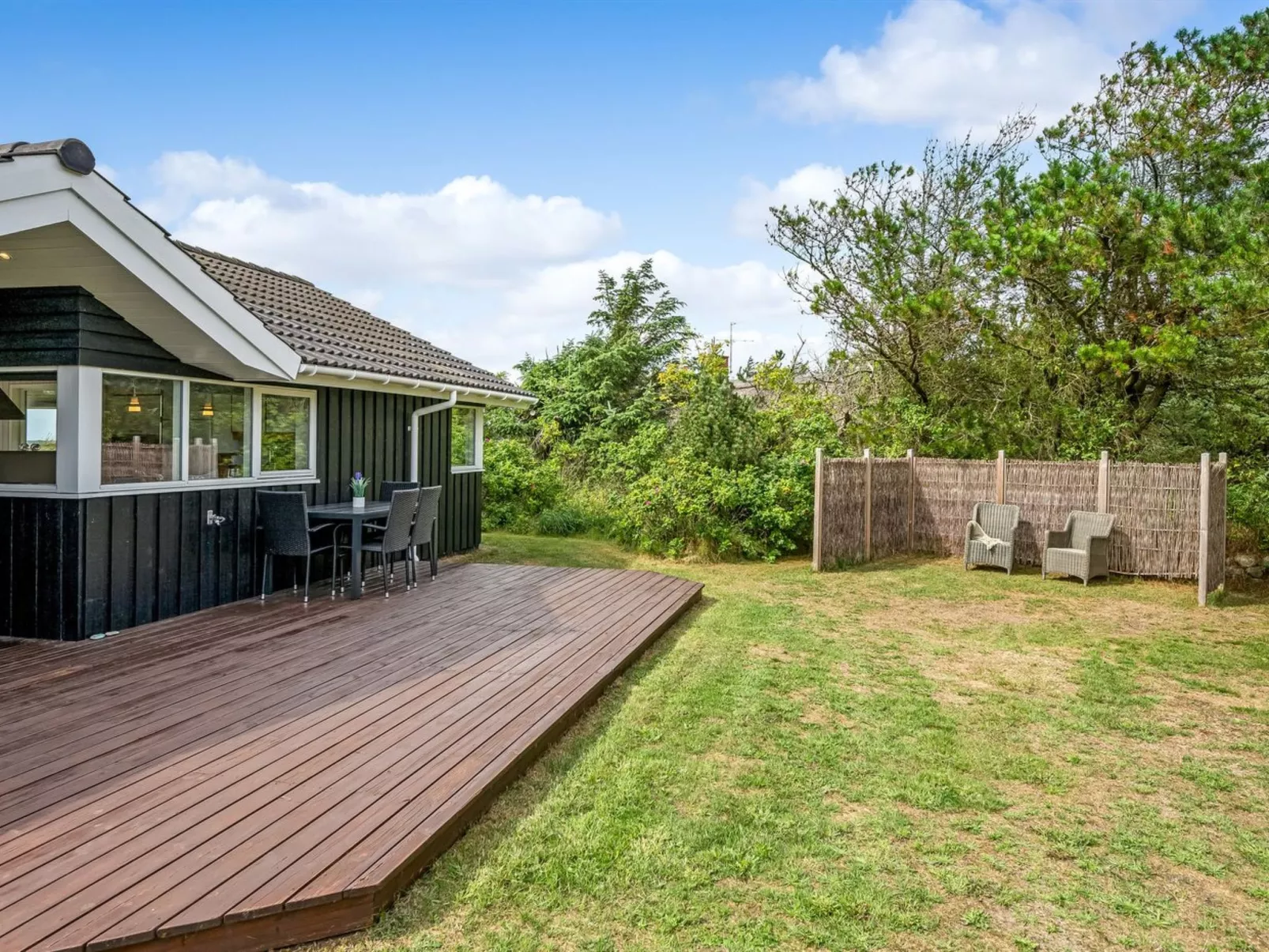 "Leona" - 250m to the fjord-Buiten