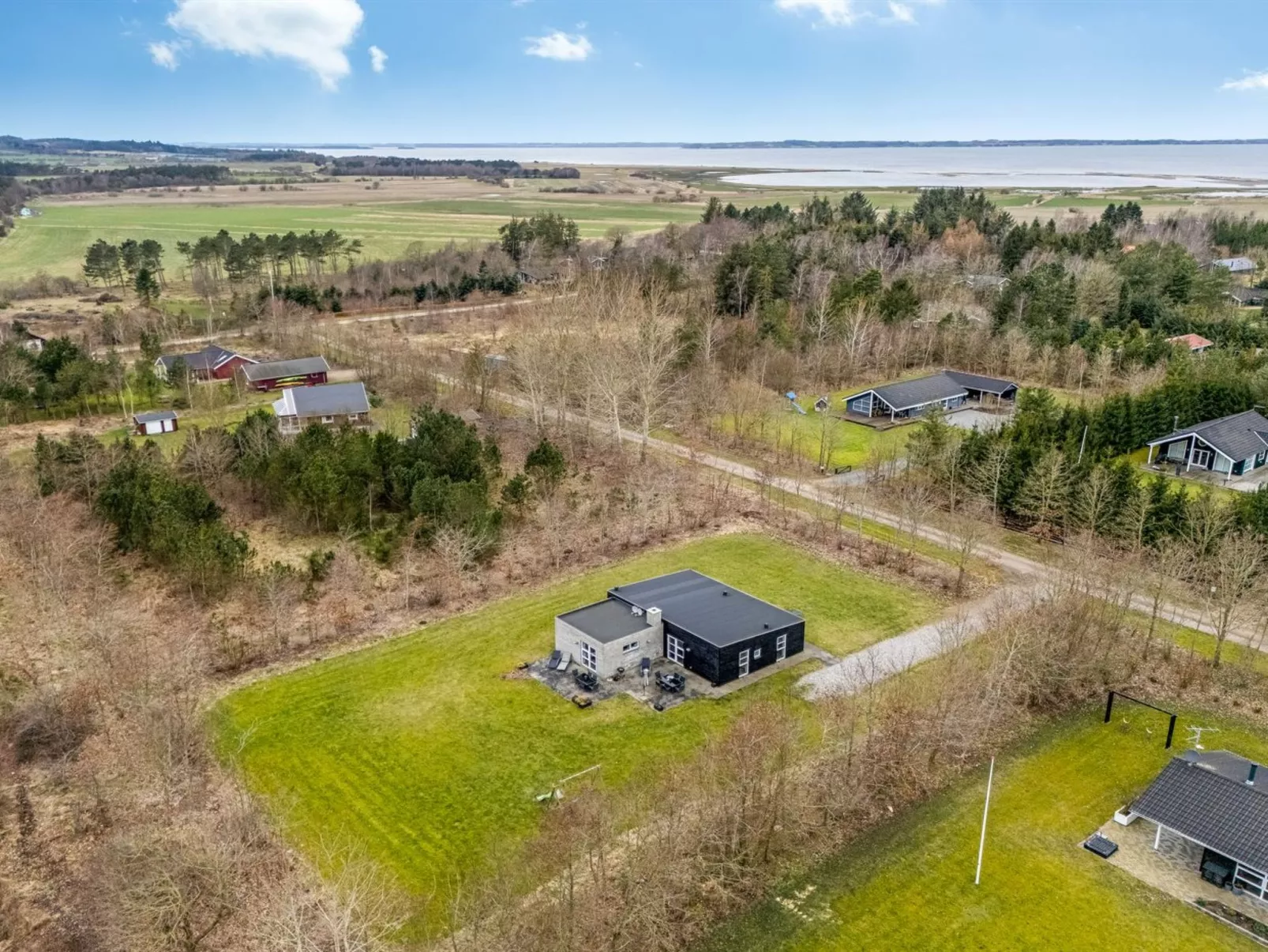 "Jarven" - 500m to the fjord-Buiten