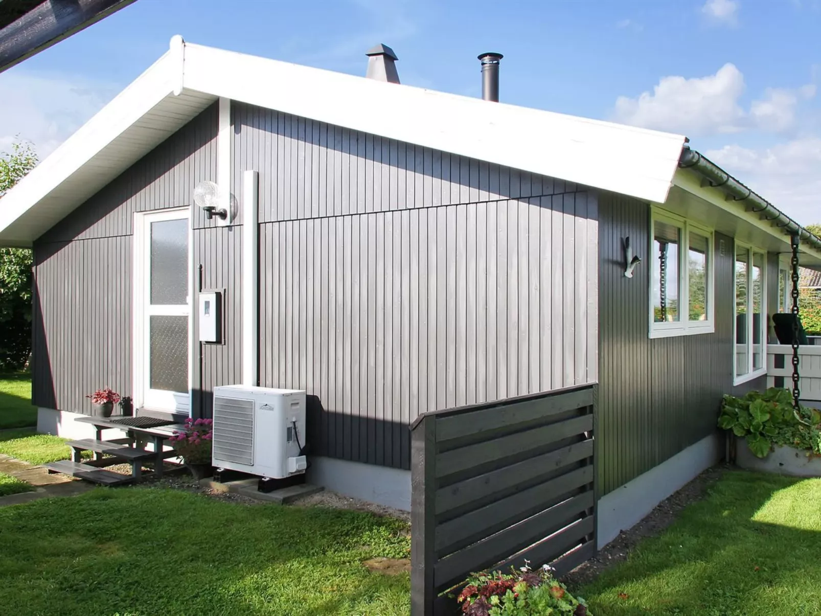 "Ilya" - 90m to the fjord-Buiten