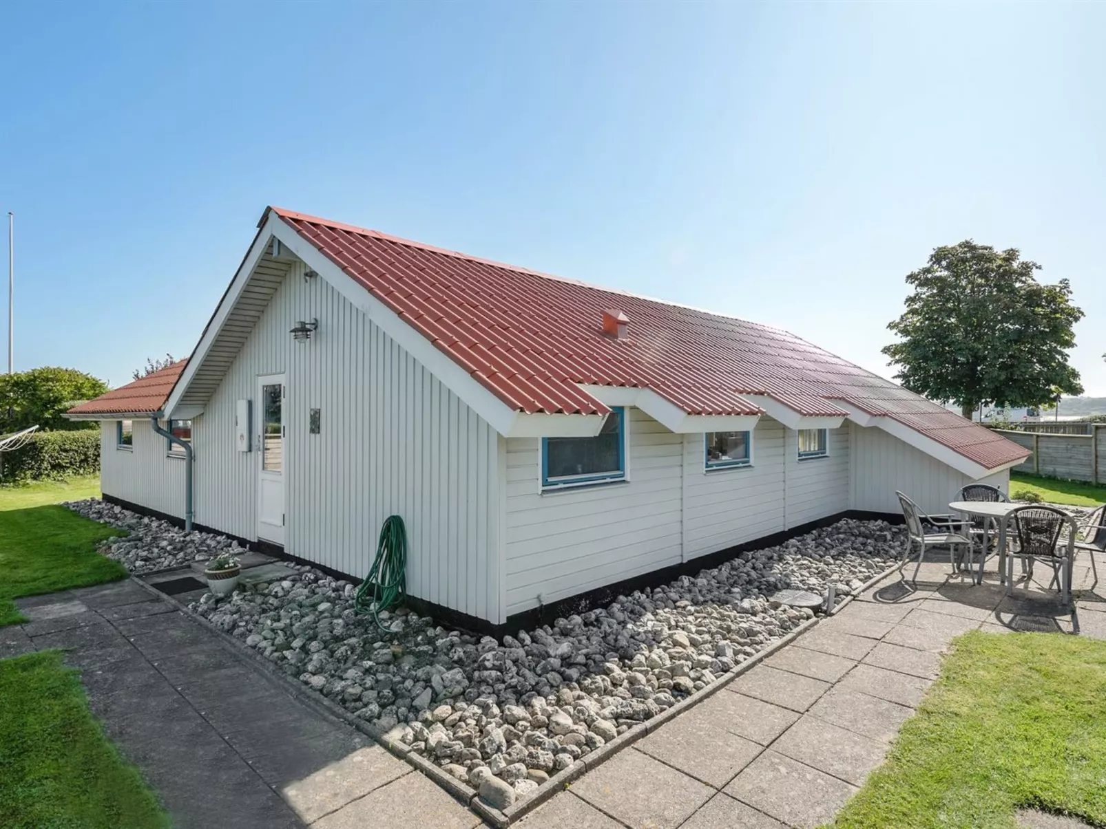 "Katrina" - 50m to the fjord-Buiten