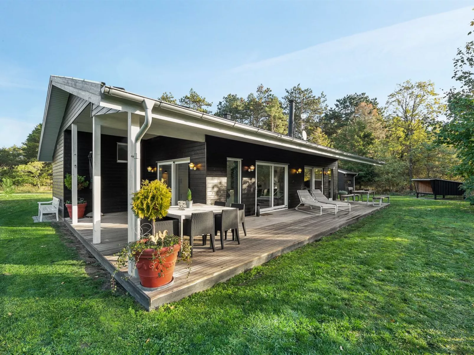 "Elfriede" - 400m to the fjord-Buiten