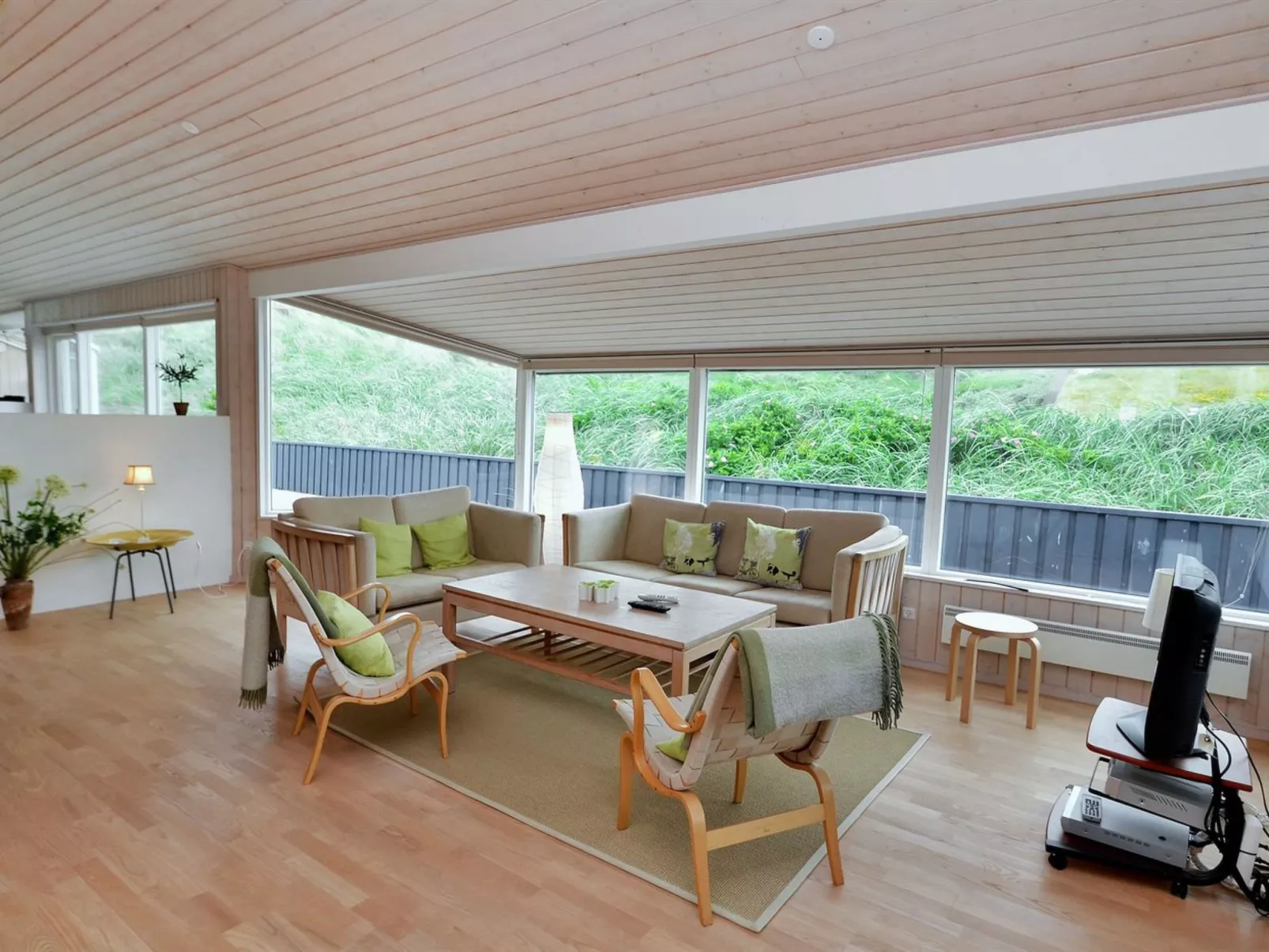 "Hadar" - 100m from the sea-Binnen