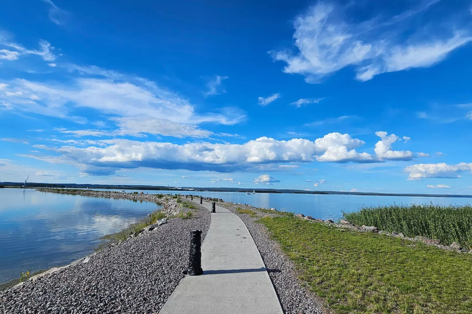 Huisje met hottub in Rejmyre-Waterzicht