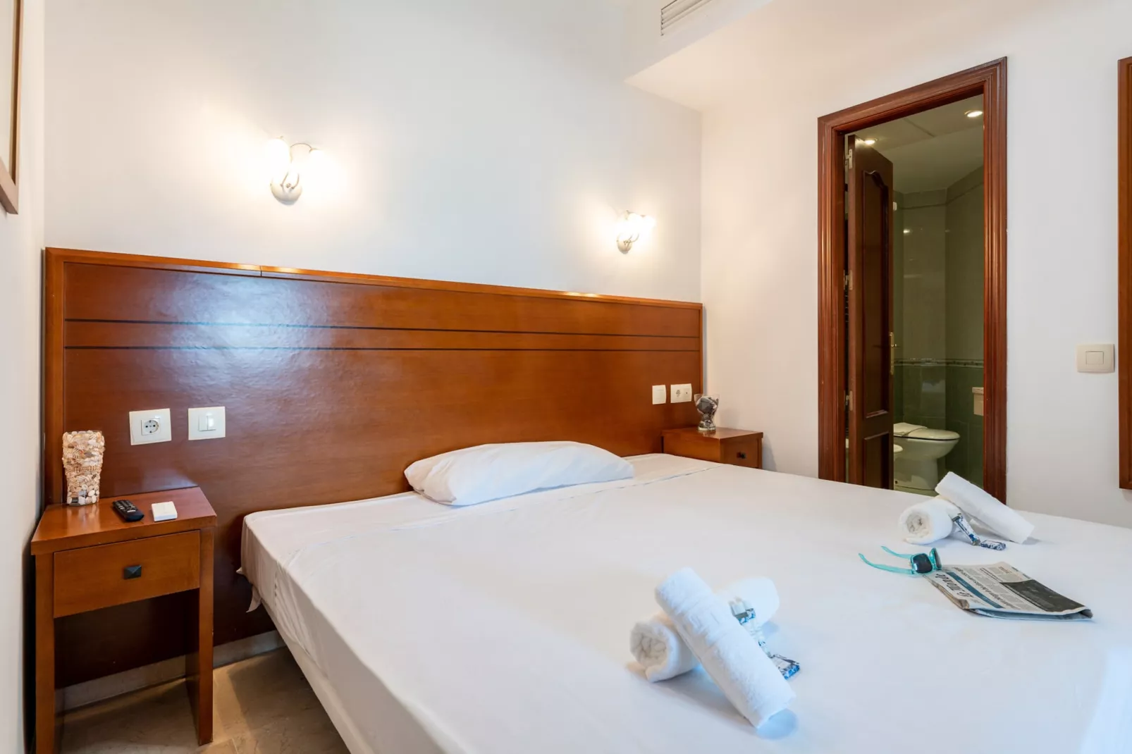 CT 240 - Beachfront Apartment -Don Juan Manilva