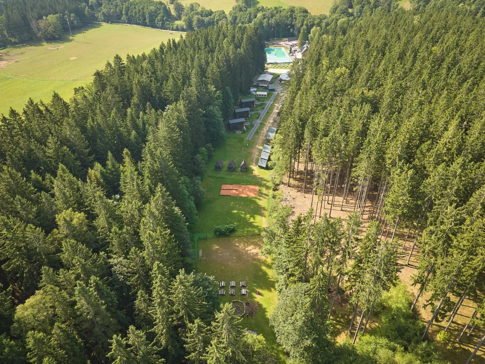 Luxe Timber Lodge & Pet Retreat-Buiten