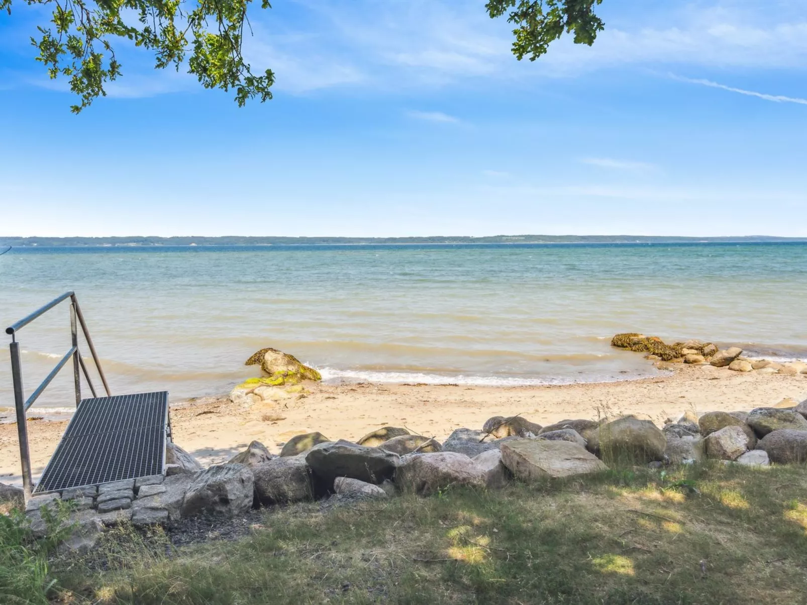 "Kennet" - 30m from the sea-Buiten