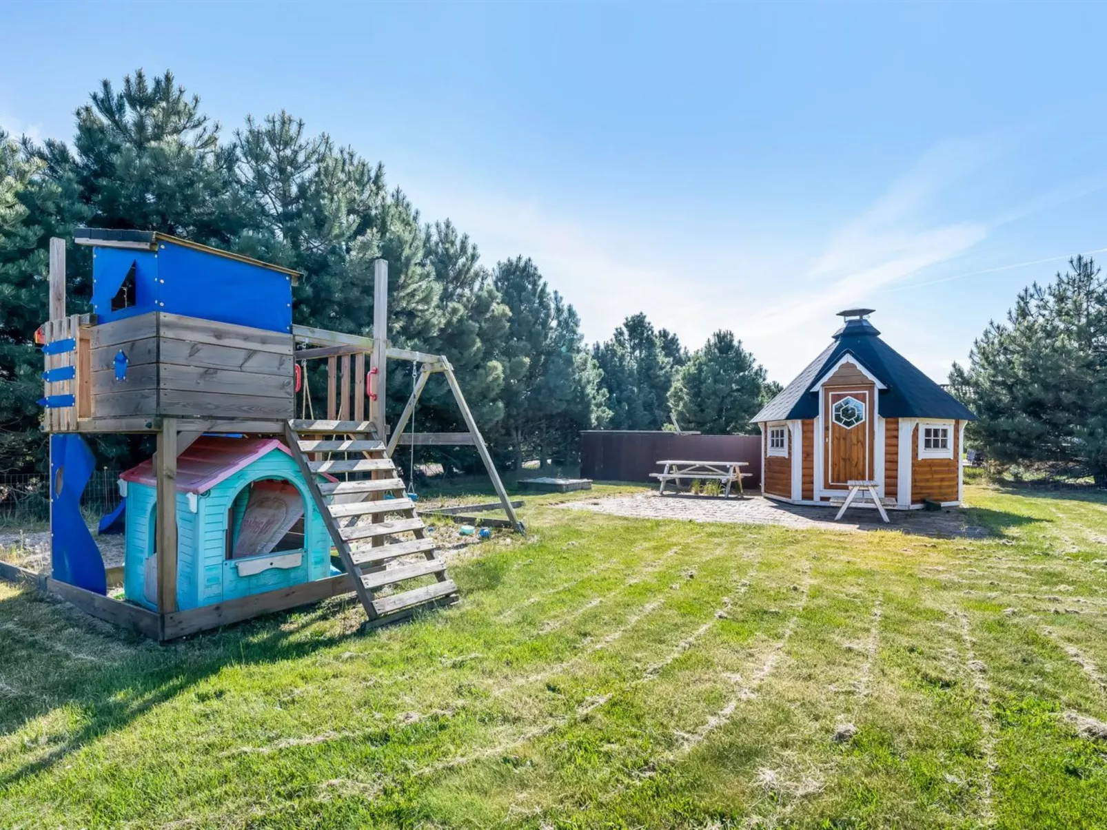 "Vicktoria" - 1.5km from the sea-Buiten