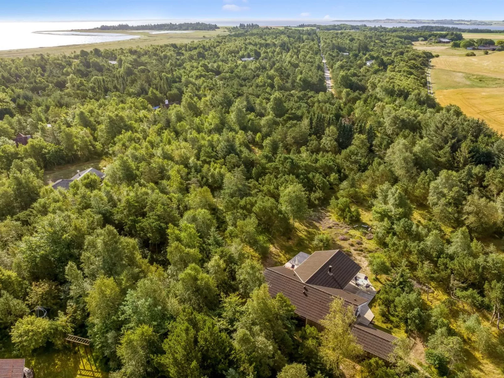 "Guri" - 600m to the fjord-Buiten