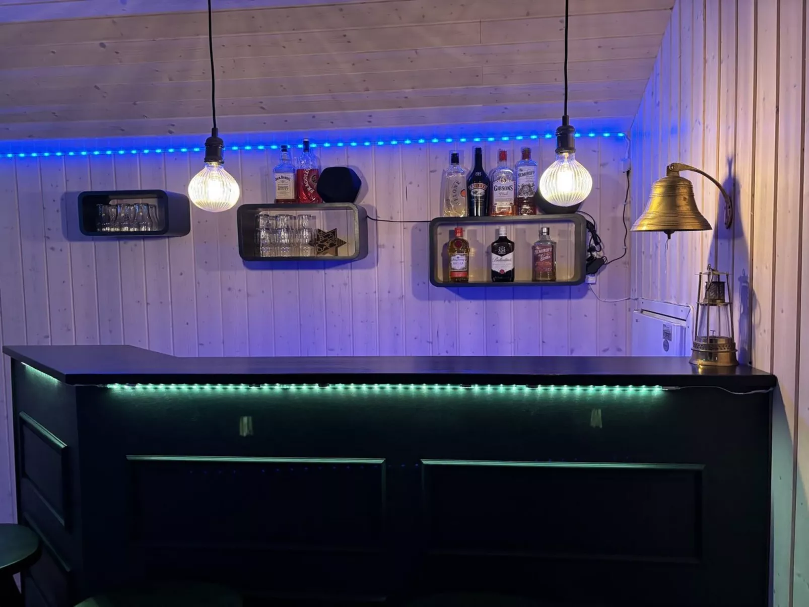 "Cristiana" - 1km to the fjord-Binnen